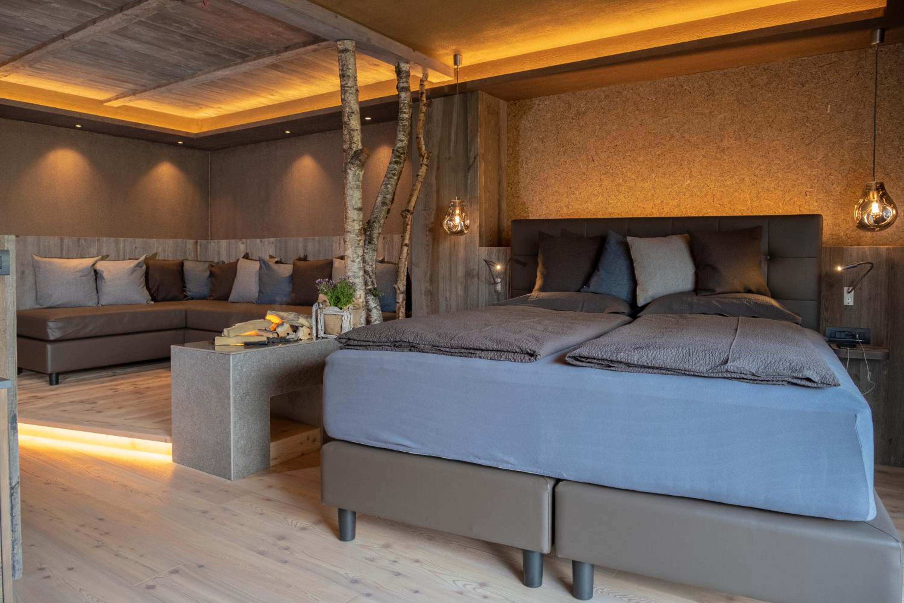 Junior Suite Deluxe with Terrace - Photo 5