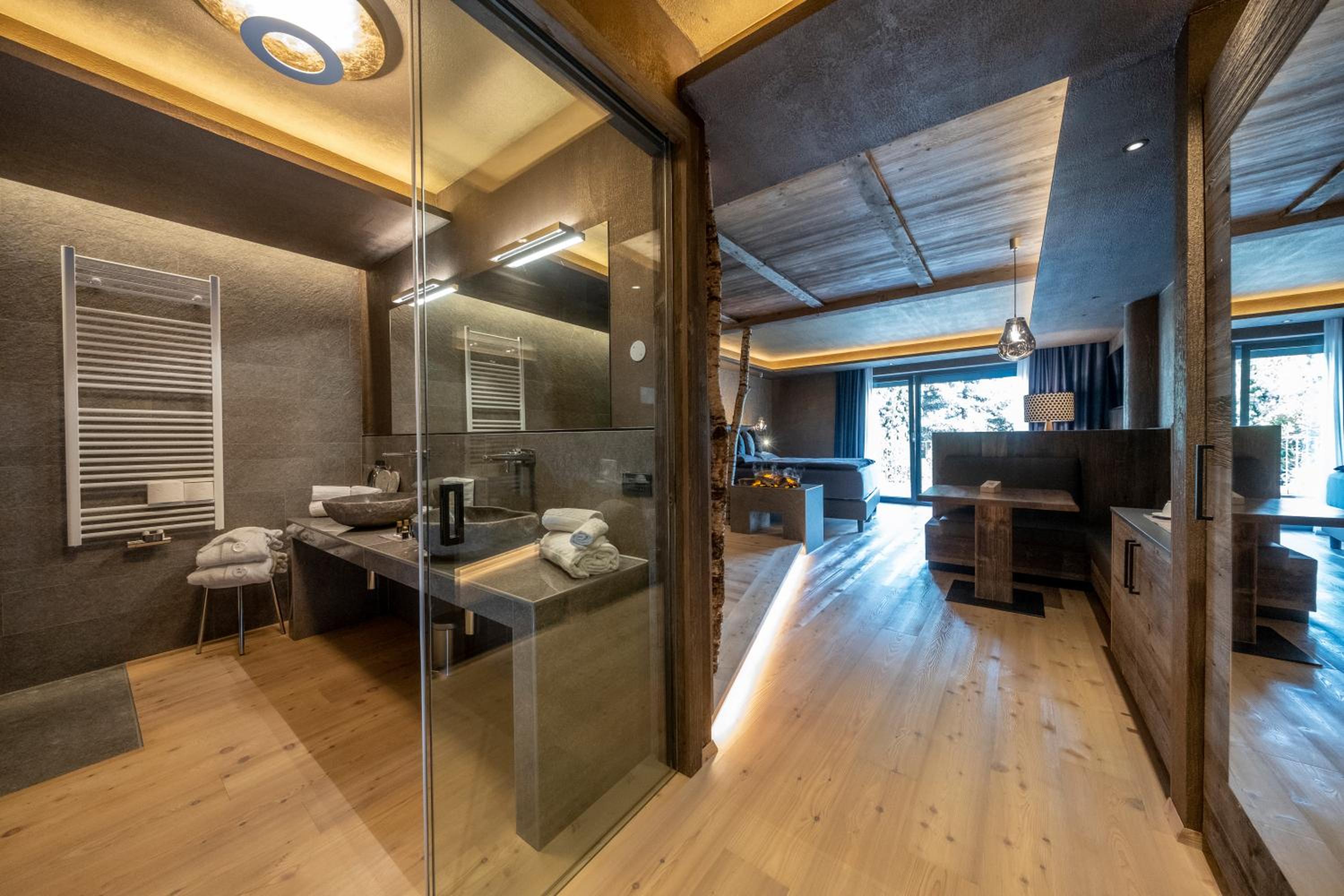 Junior Suite Deluxe with Terrace - Photo 4