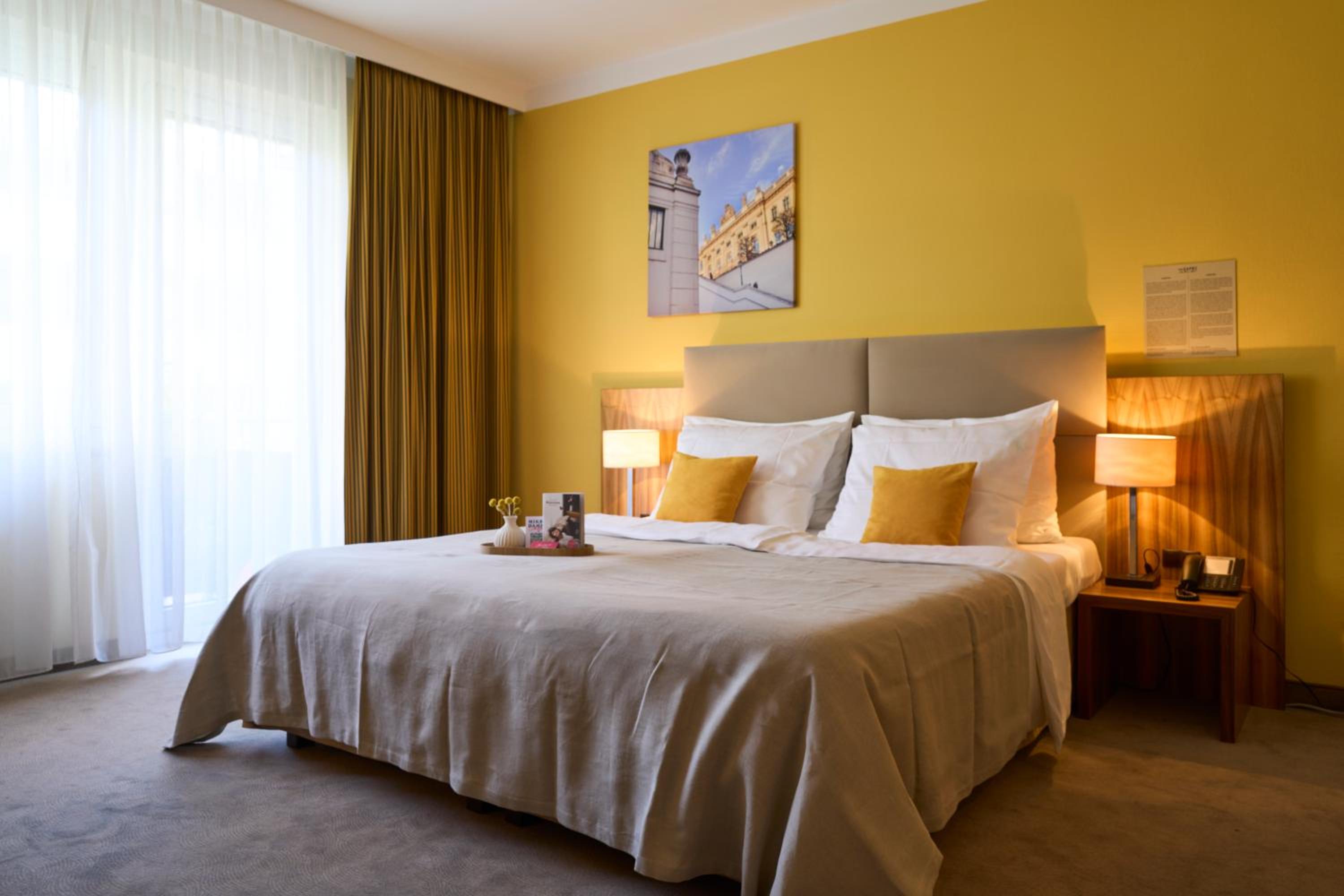Deluxe Double Room with Balcony and Courtyard View photo 1