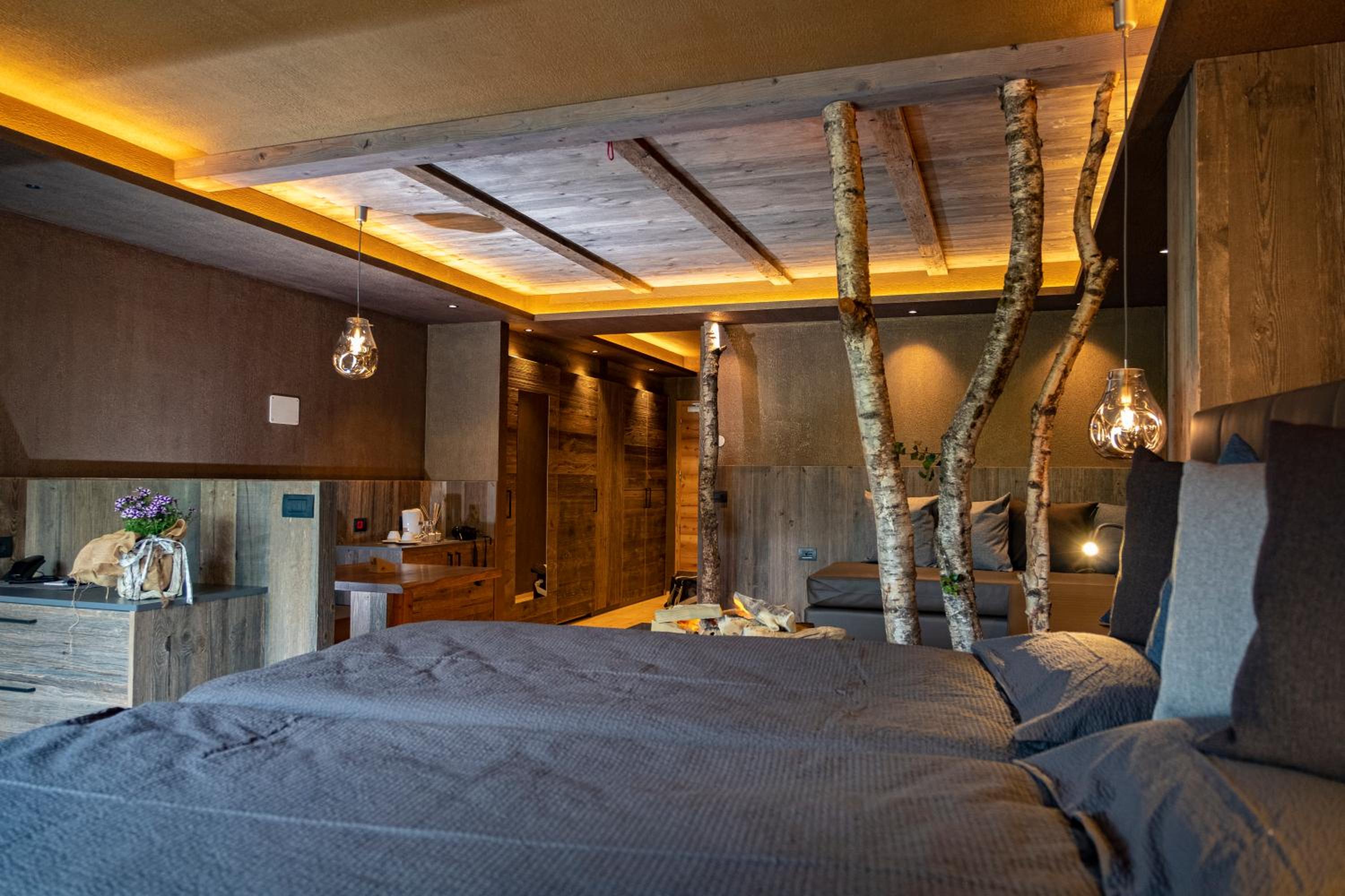 Junior Suite Deluxe with Terrace - Photo 3