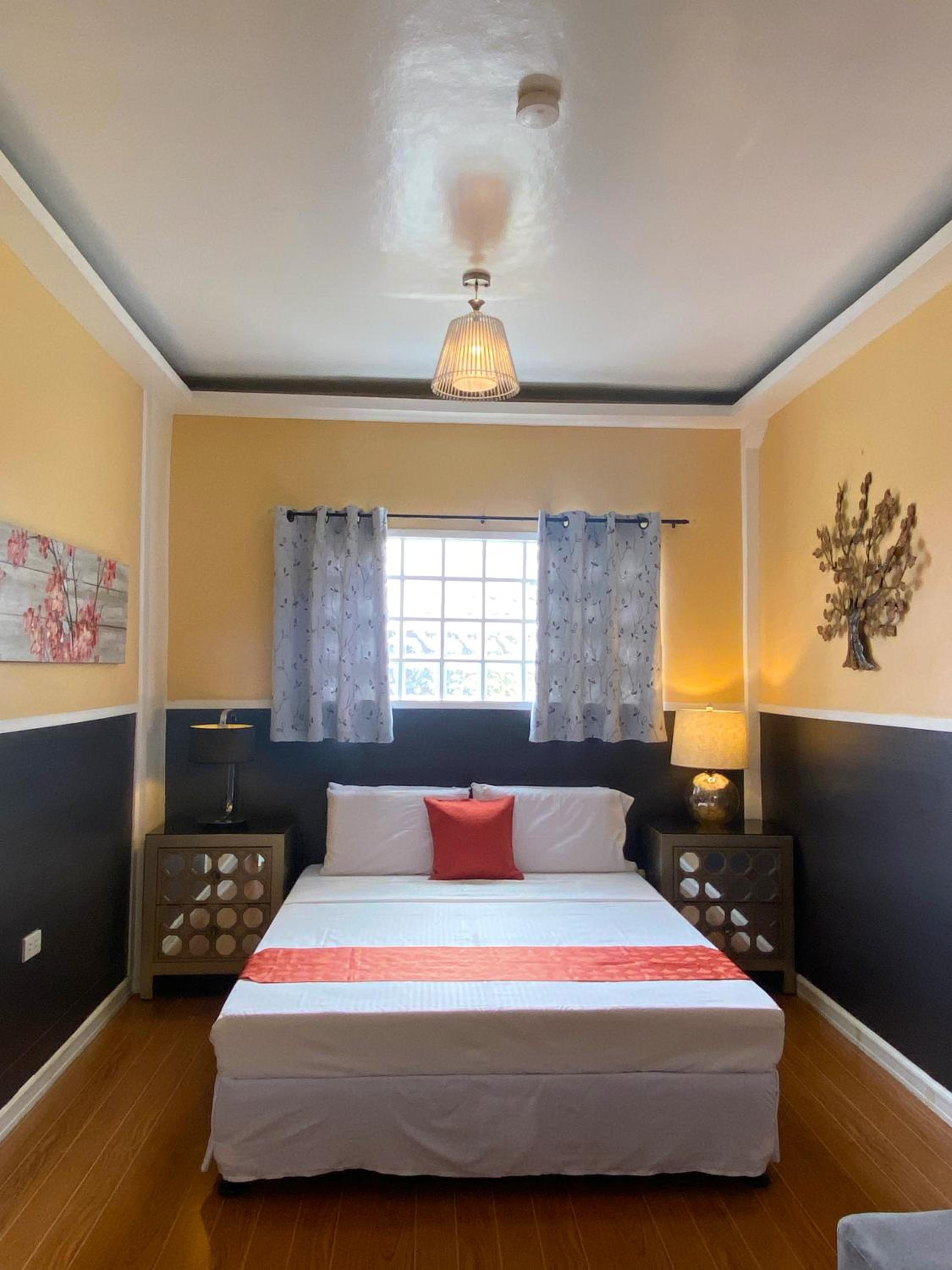 Double Room with Shared Bathroom photo 2
