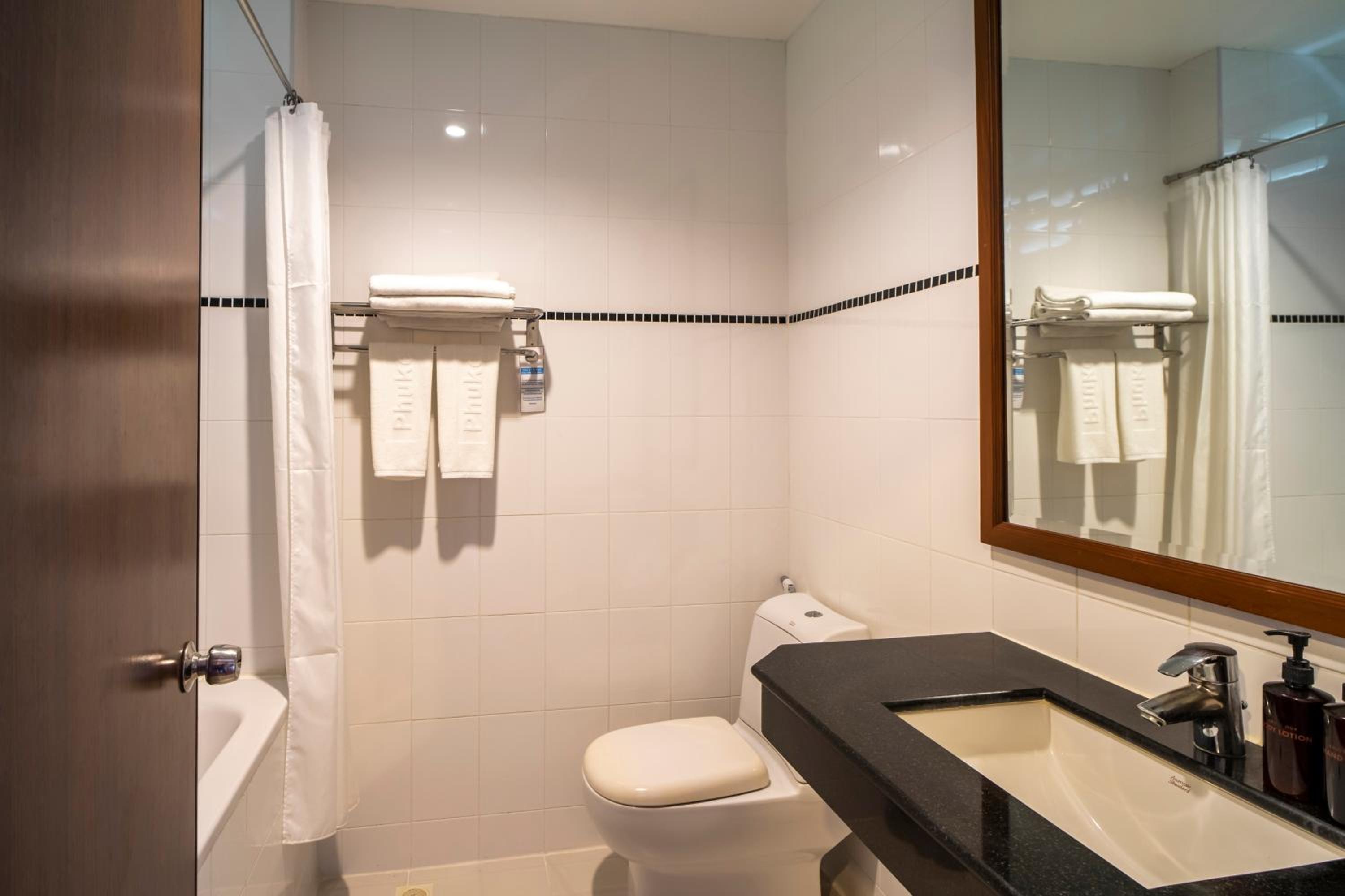 Deluxe King Room - Photo 2
