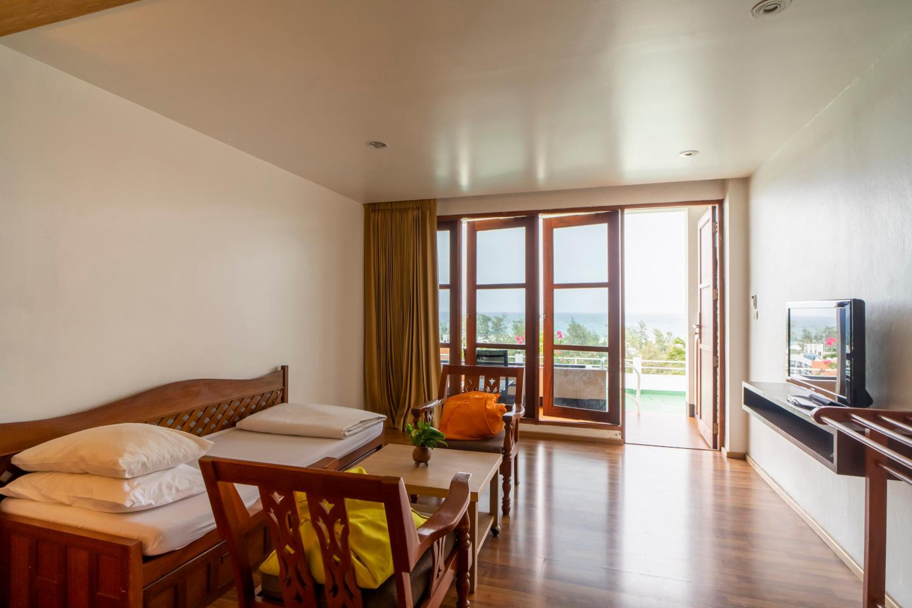 Family Room with Sea View - Photo 7