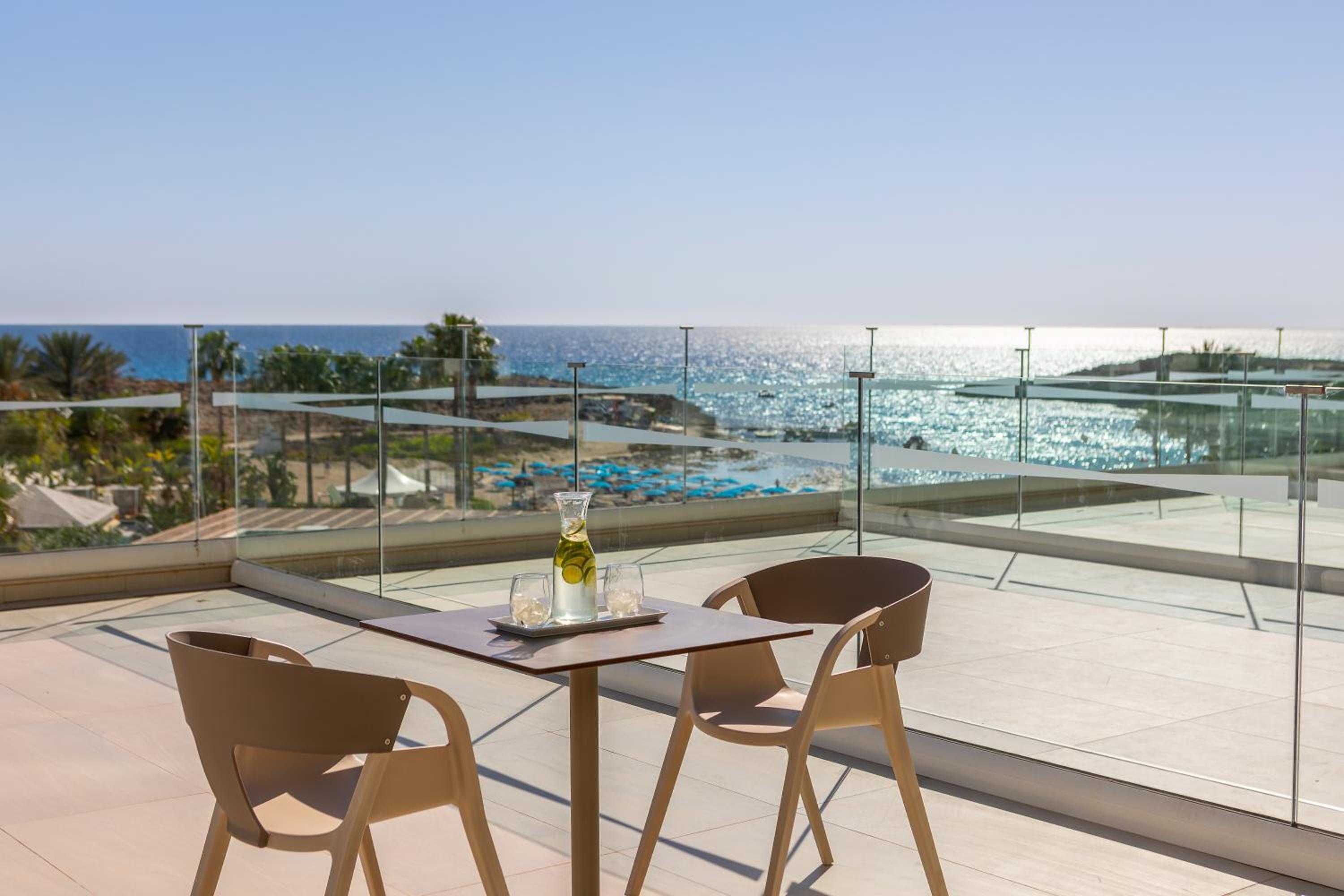 Family Room with Sea View photo 2