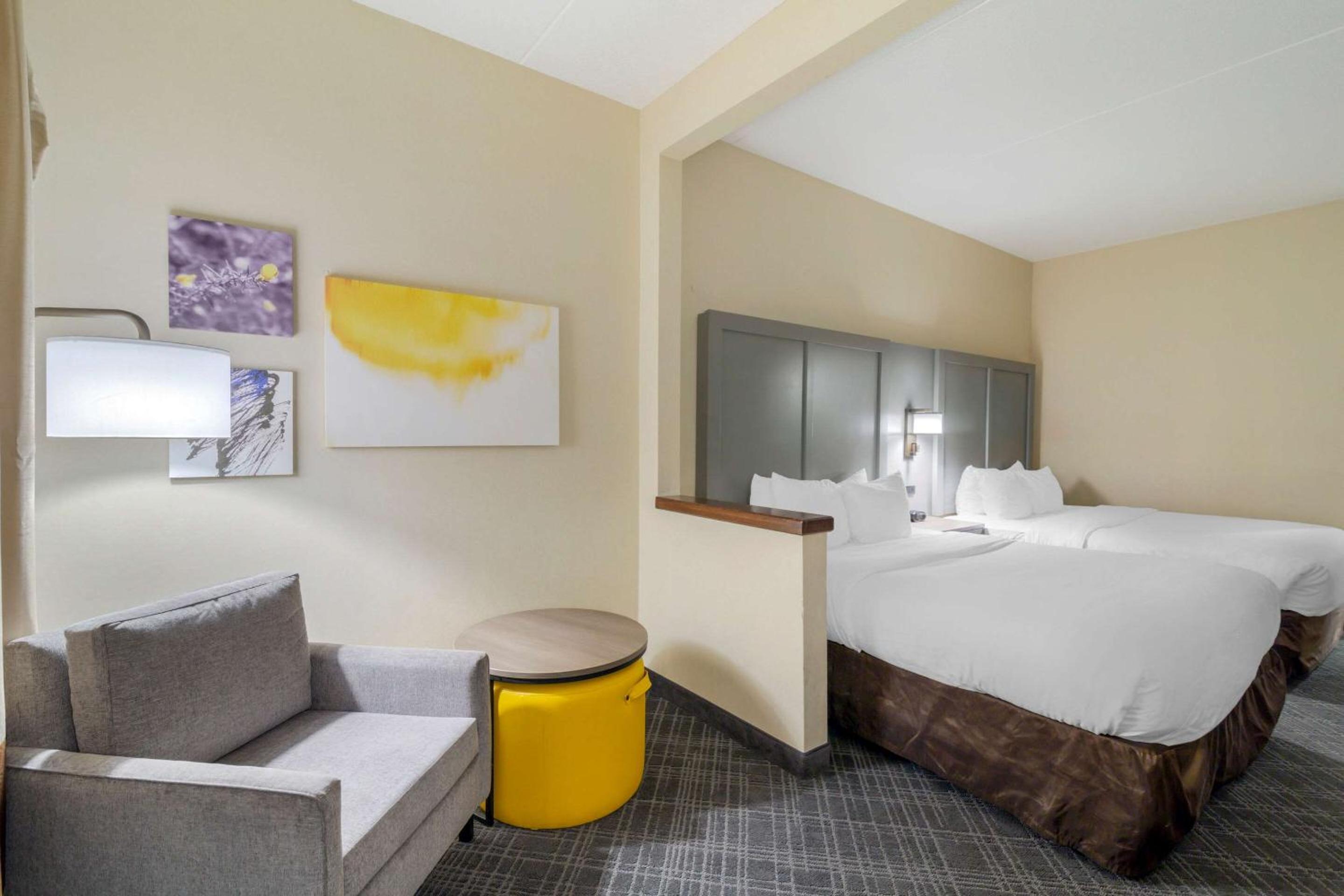 Queen Room with Two Queen Beds - Non-Smoking