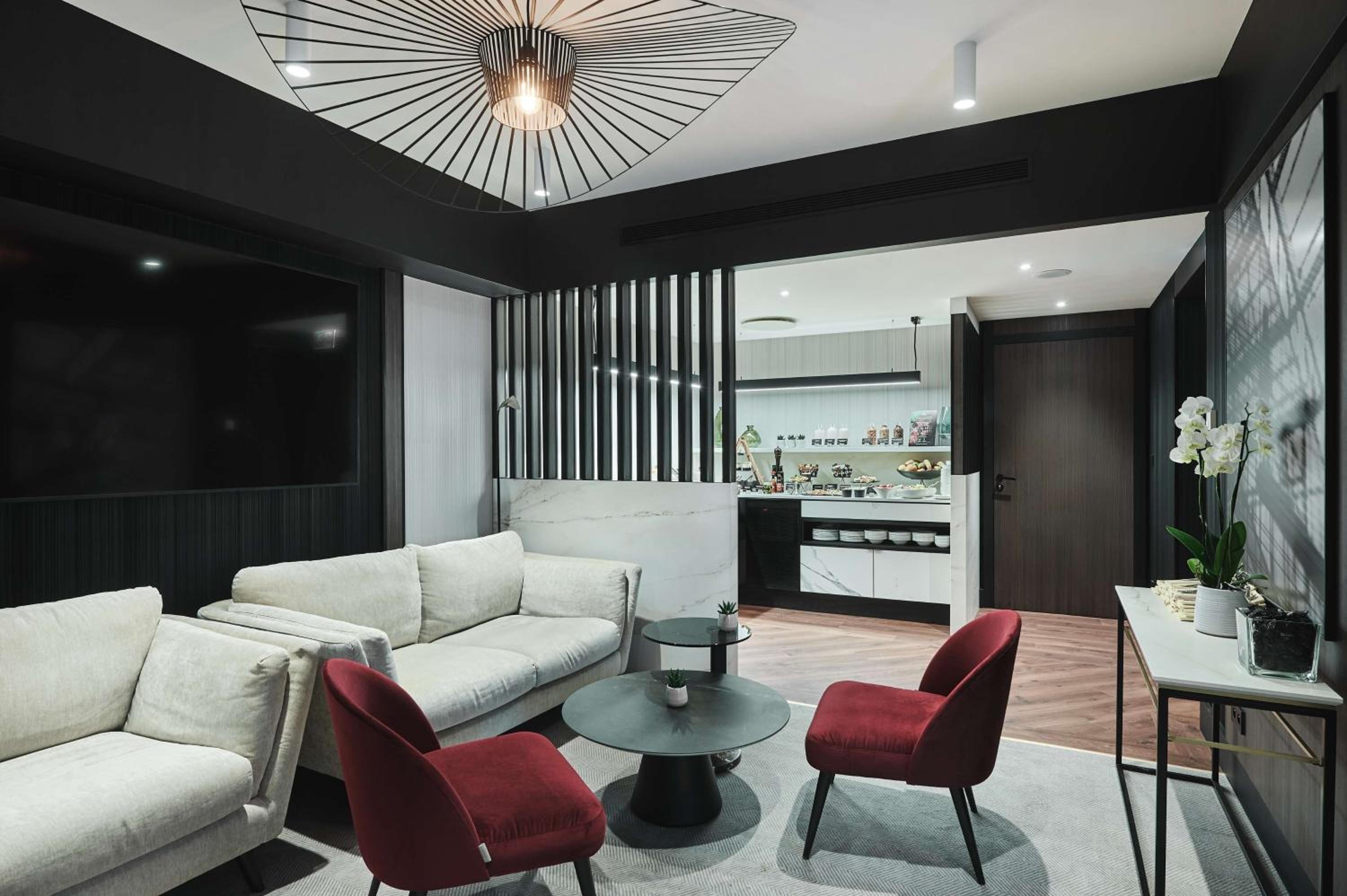 Suite with Lounge Access - Photo 6