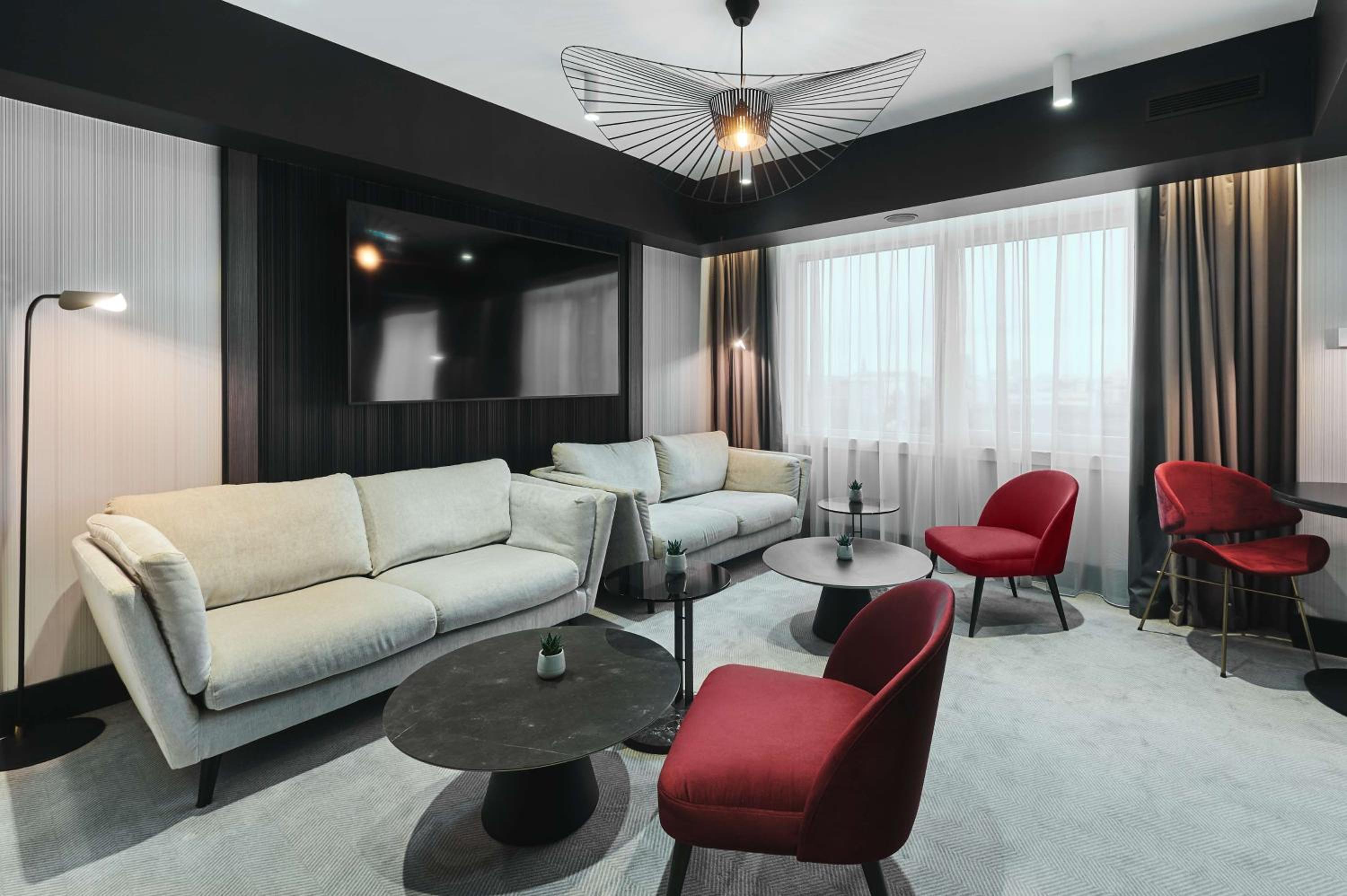 Suite with Lounge Access - Photo 8