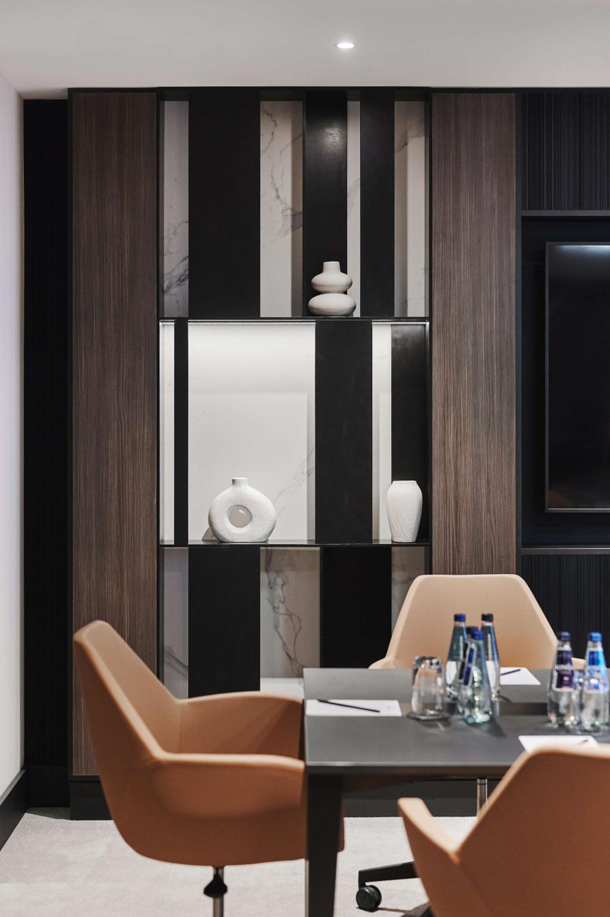 Suite with Lounge Access - Photo 12