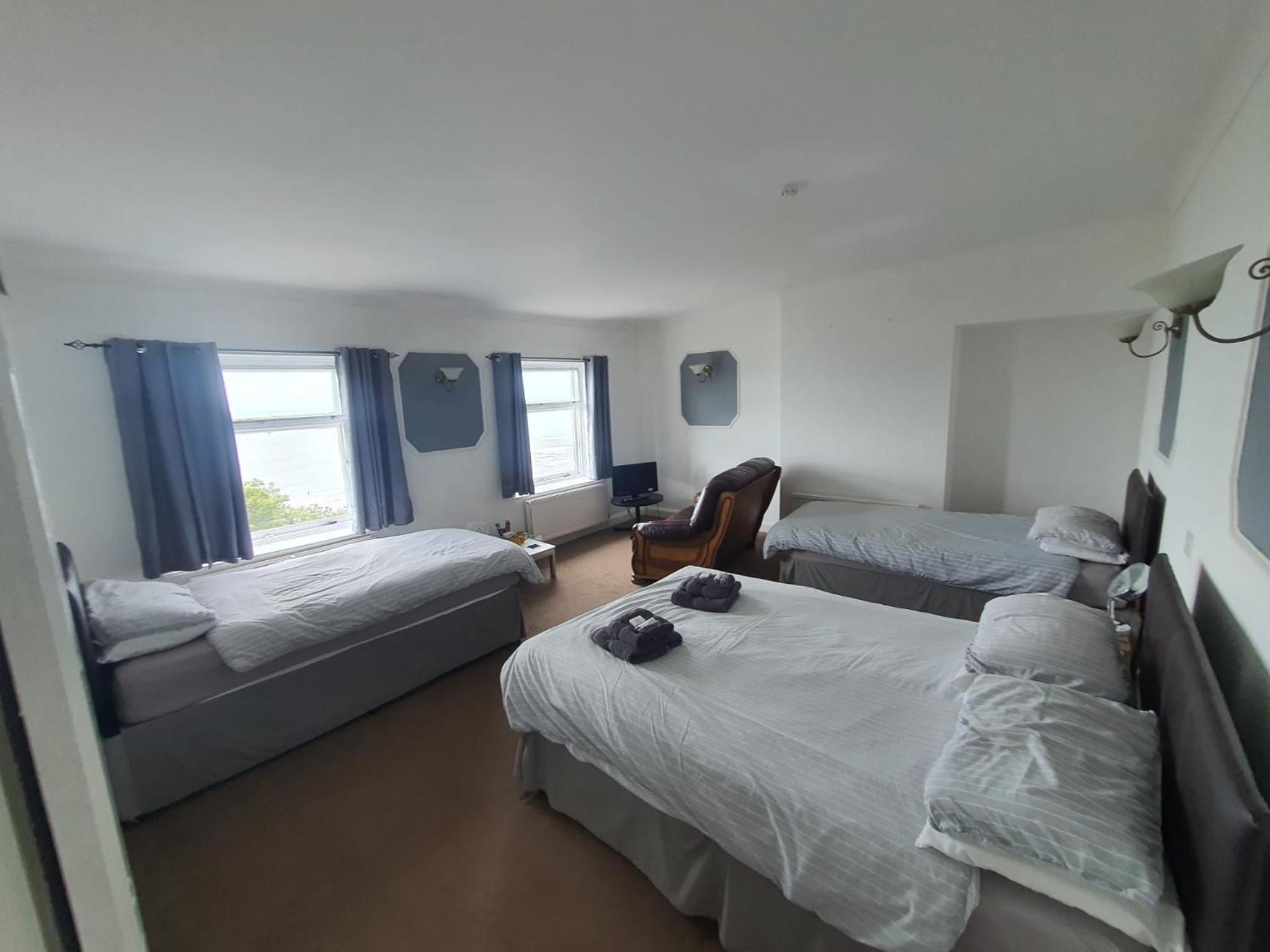 Family Room with Sea View - Photo 2