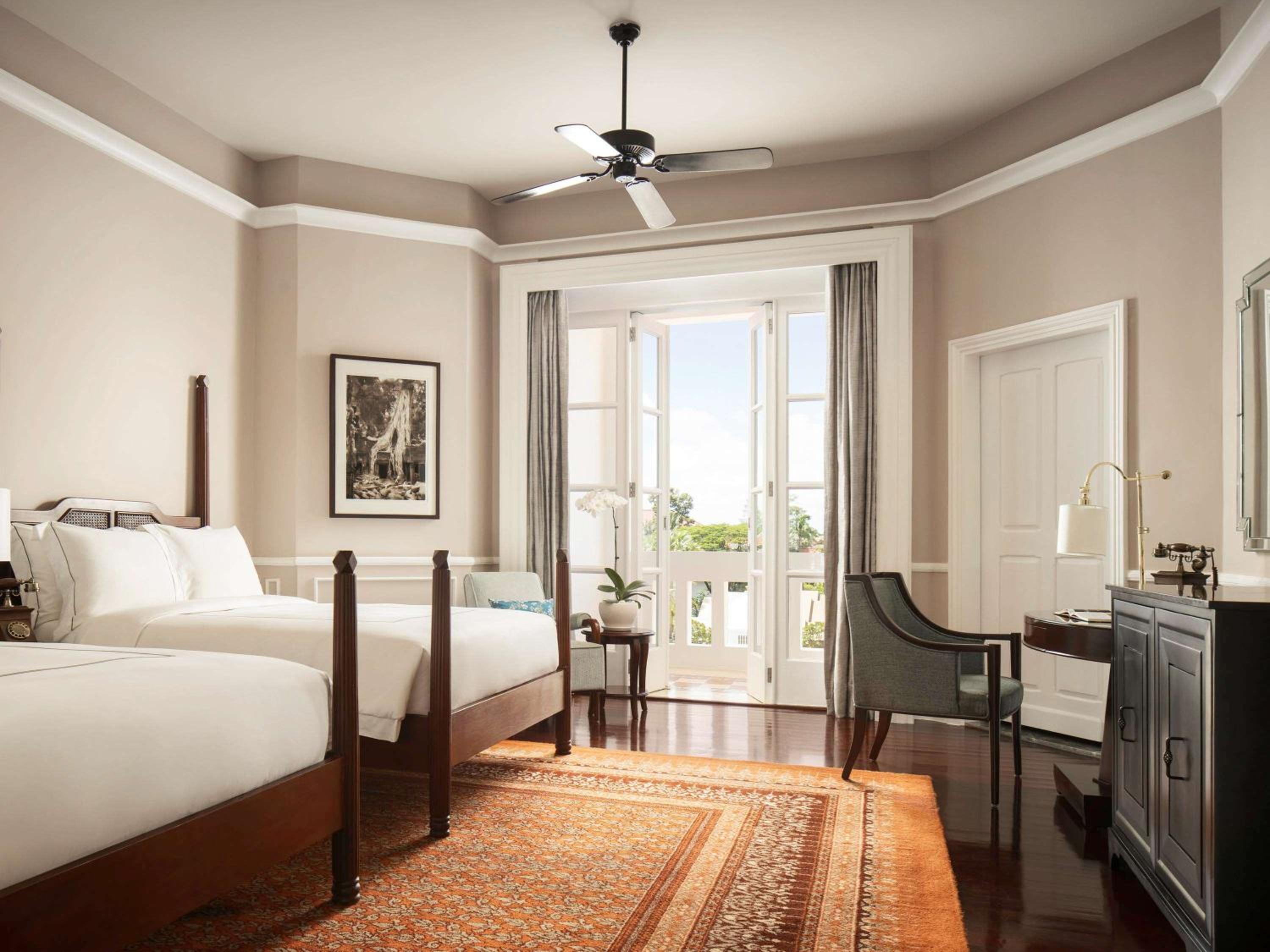 Landmark Room King Bed Pool View - Photo 1