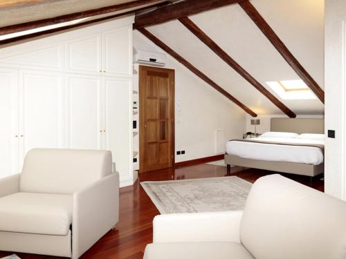 Deluxe Suite with Spa Bath
