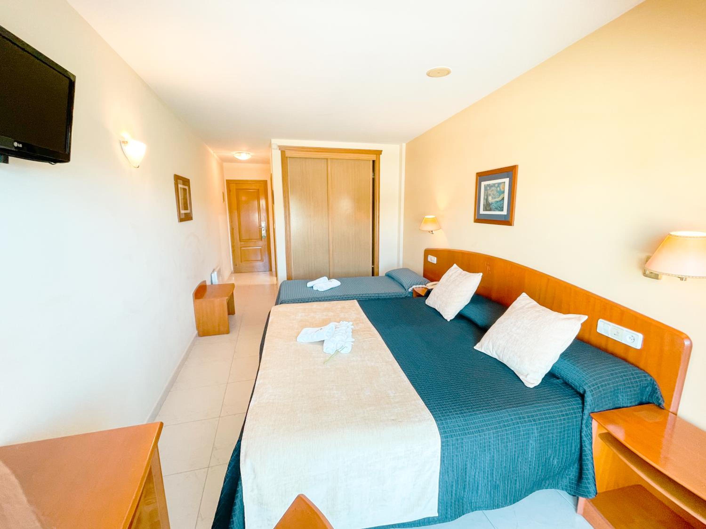 Triple Room with Garden View photo 3