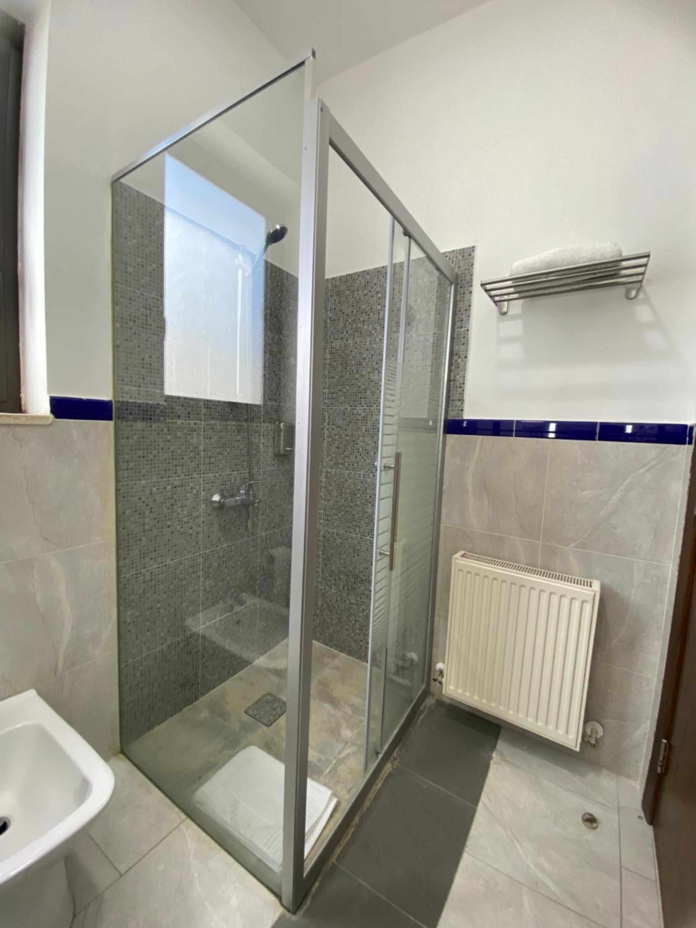 Double Room with Private Bathroom - Photo 26