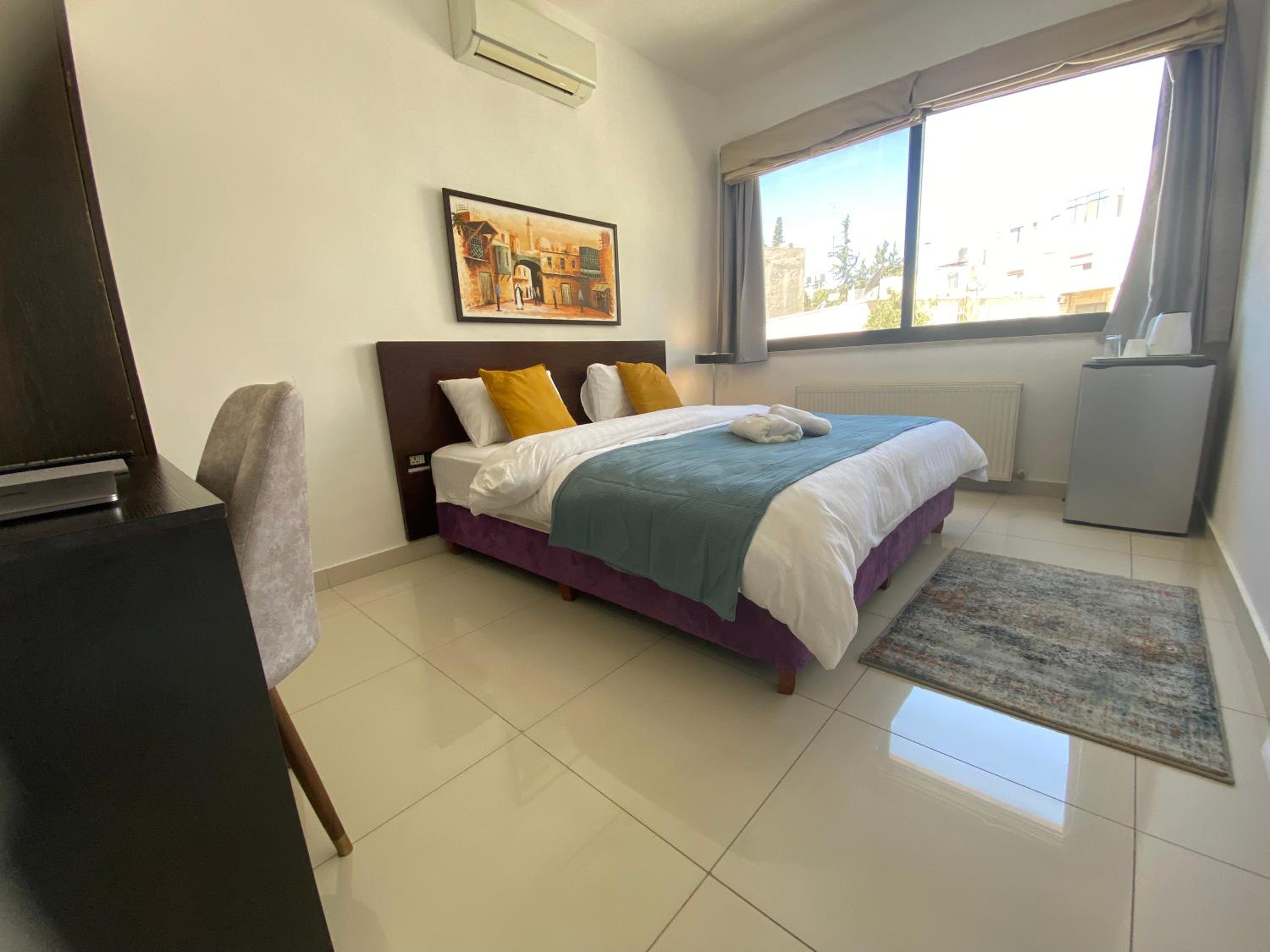 Double Room with Private Bathroom - Photo 22