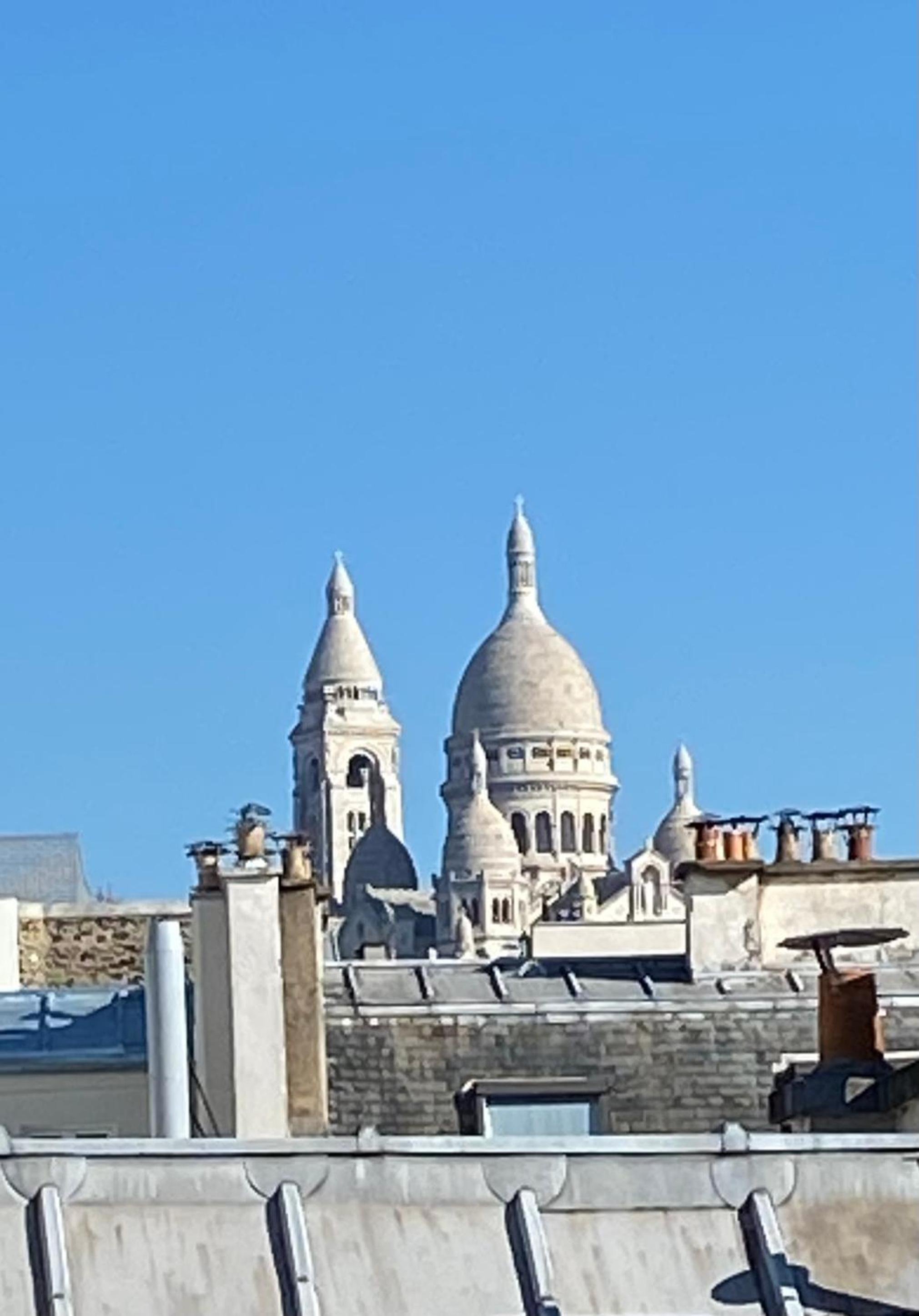 Deluxe Room with View of Sacré-Coeur thumbnail 6