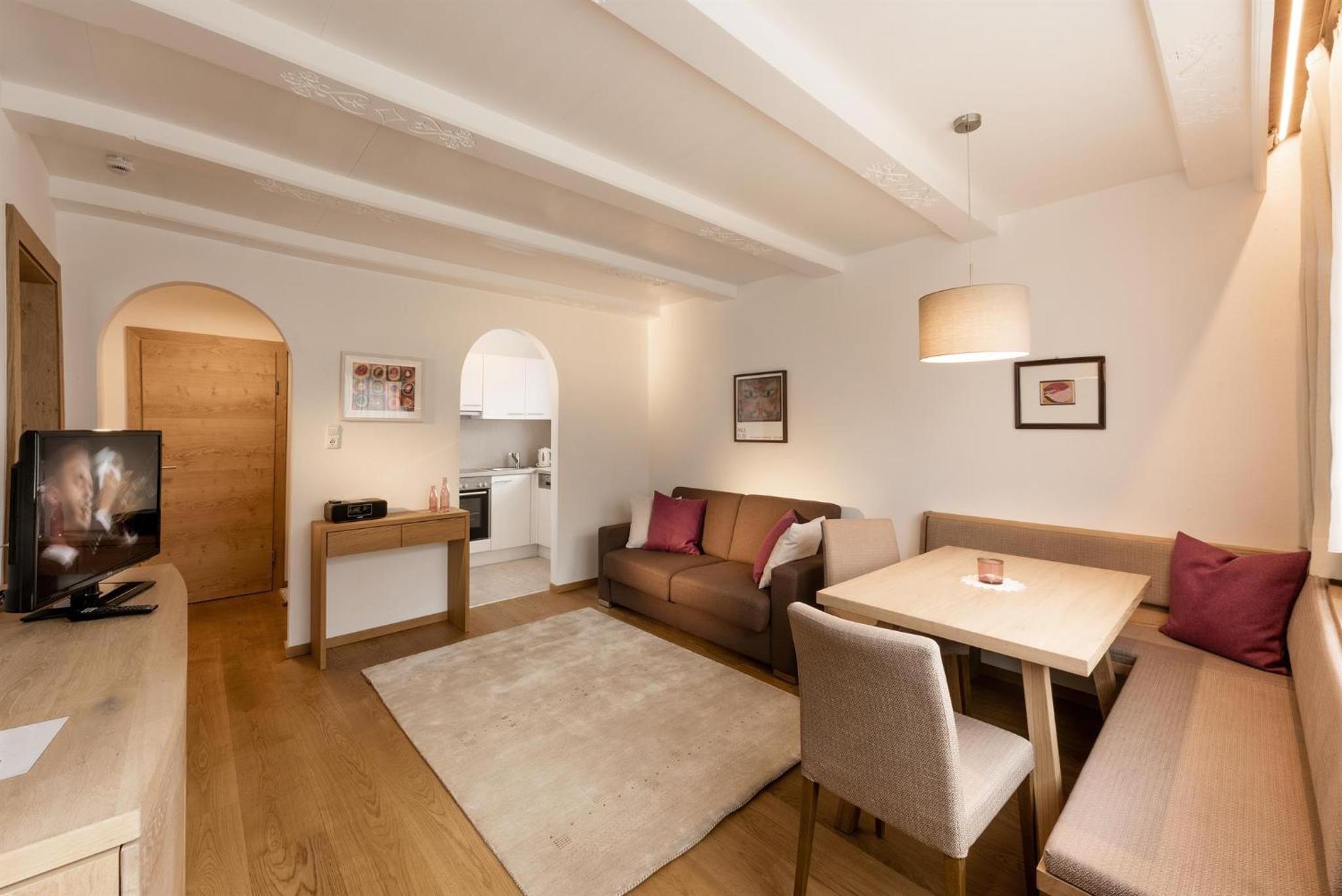 One-Bedroom Apartment with Shower photo 1