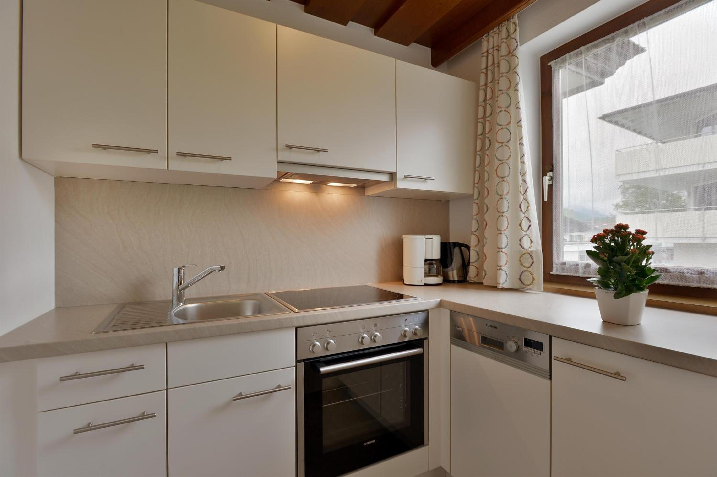 One-Bedroom Apartment with Shower photo 3