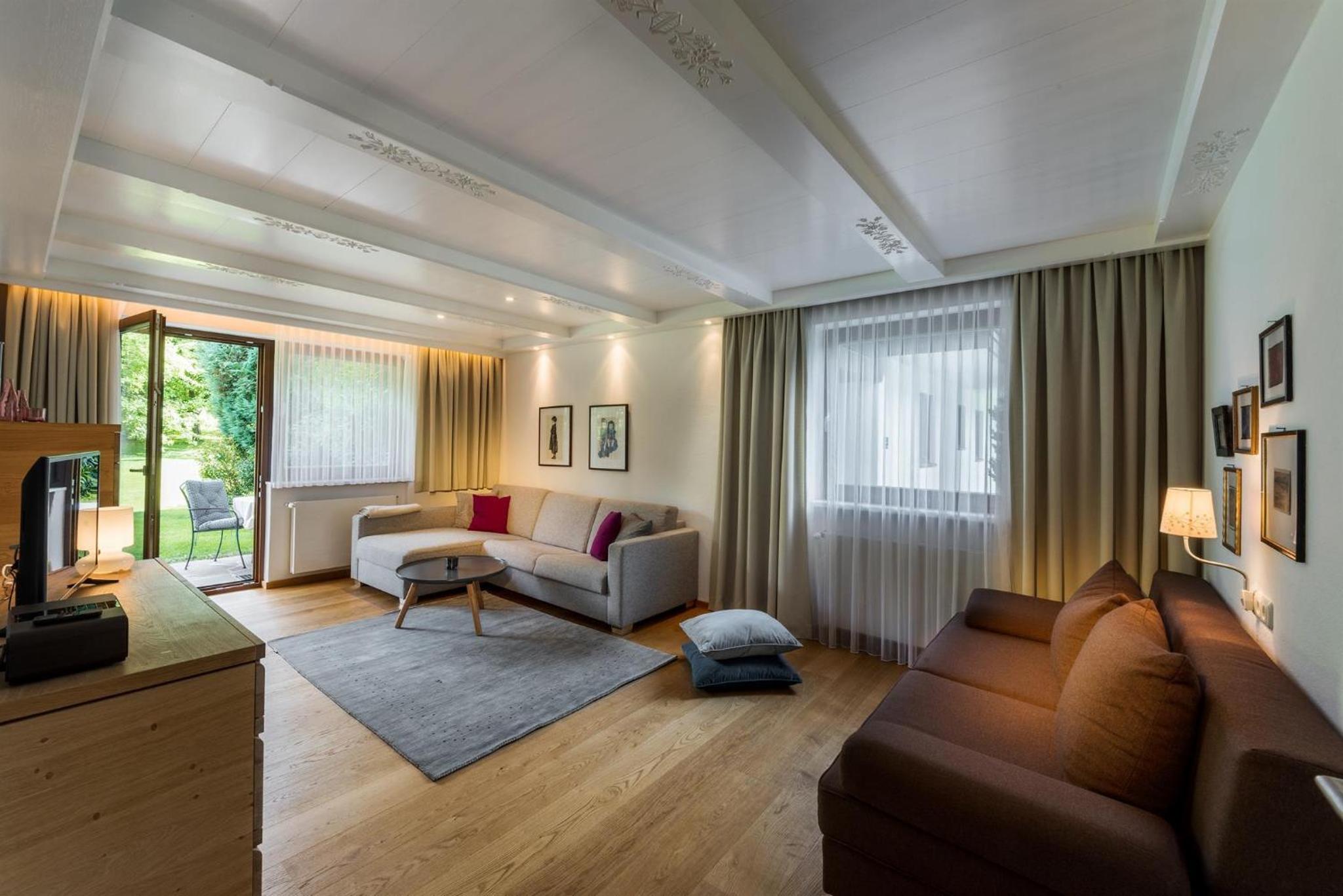 One-Bedroom Apartment with Shower photo 1