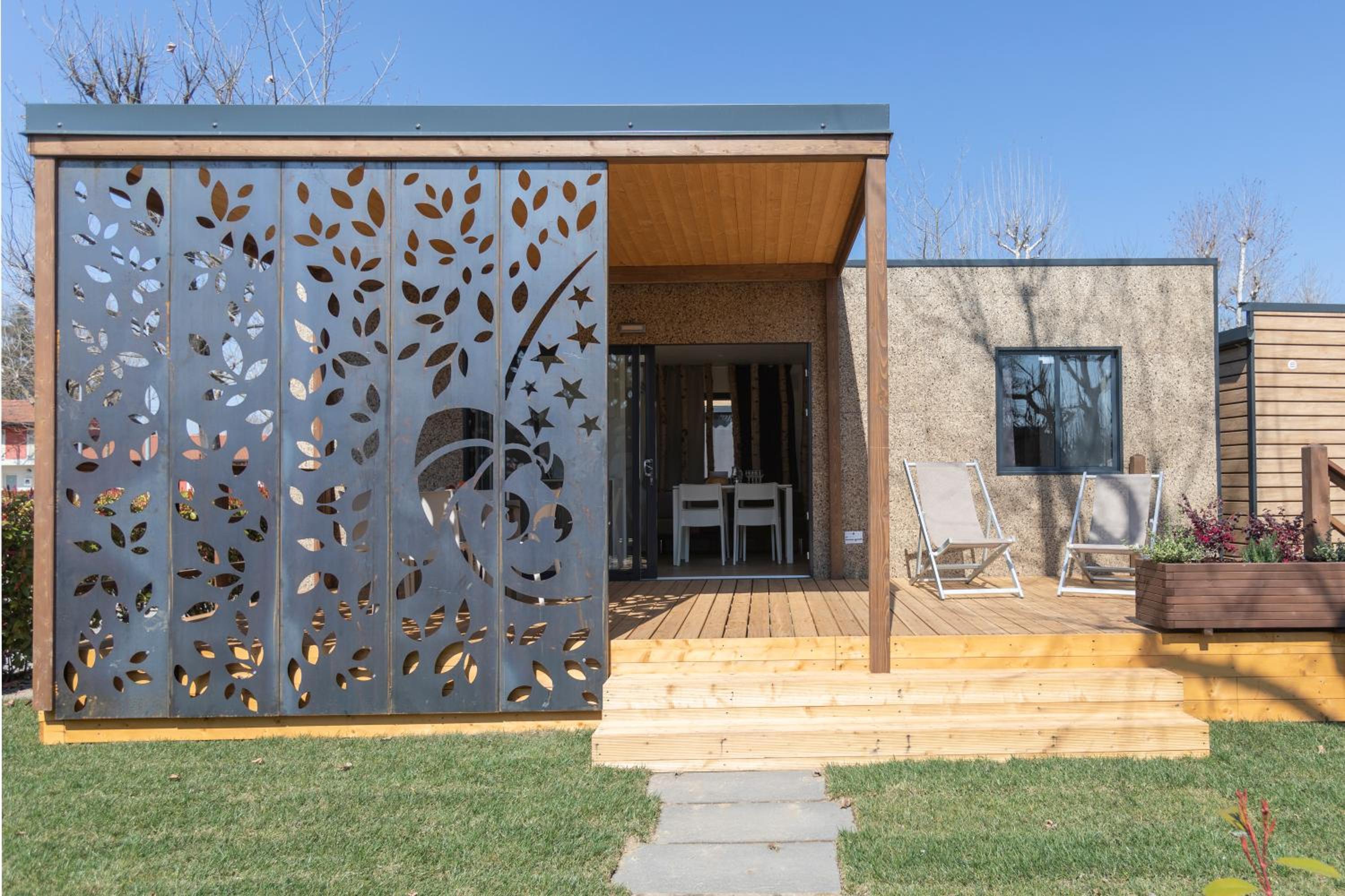 Deluxe Bungalow with Garden View photo 2