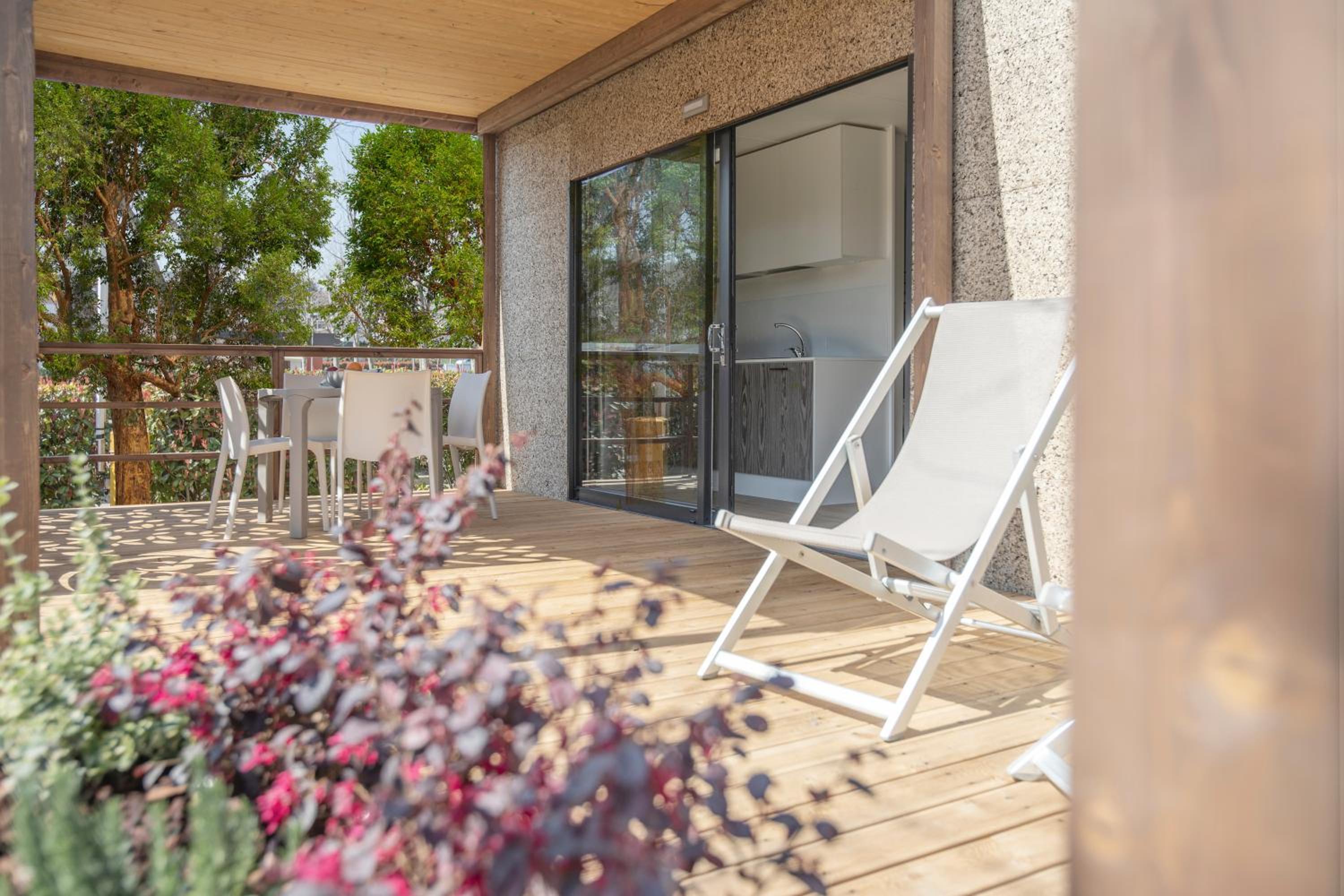 Deluxe Bungalow with Garden View photo 3