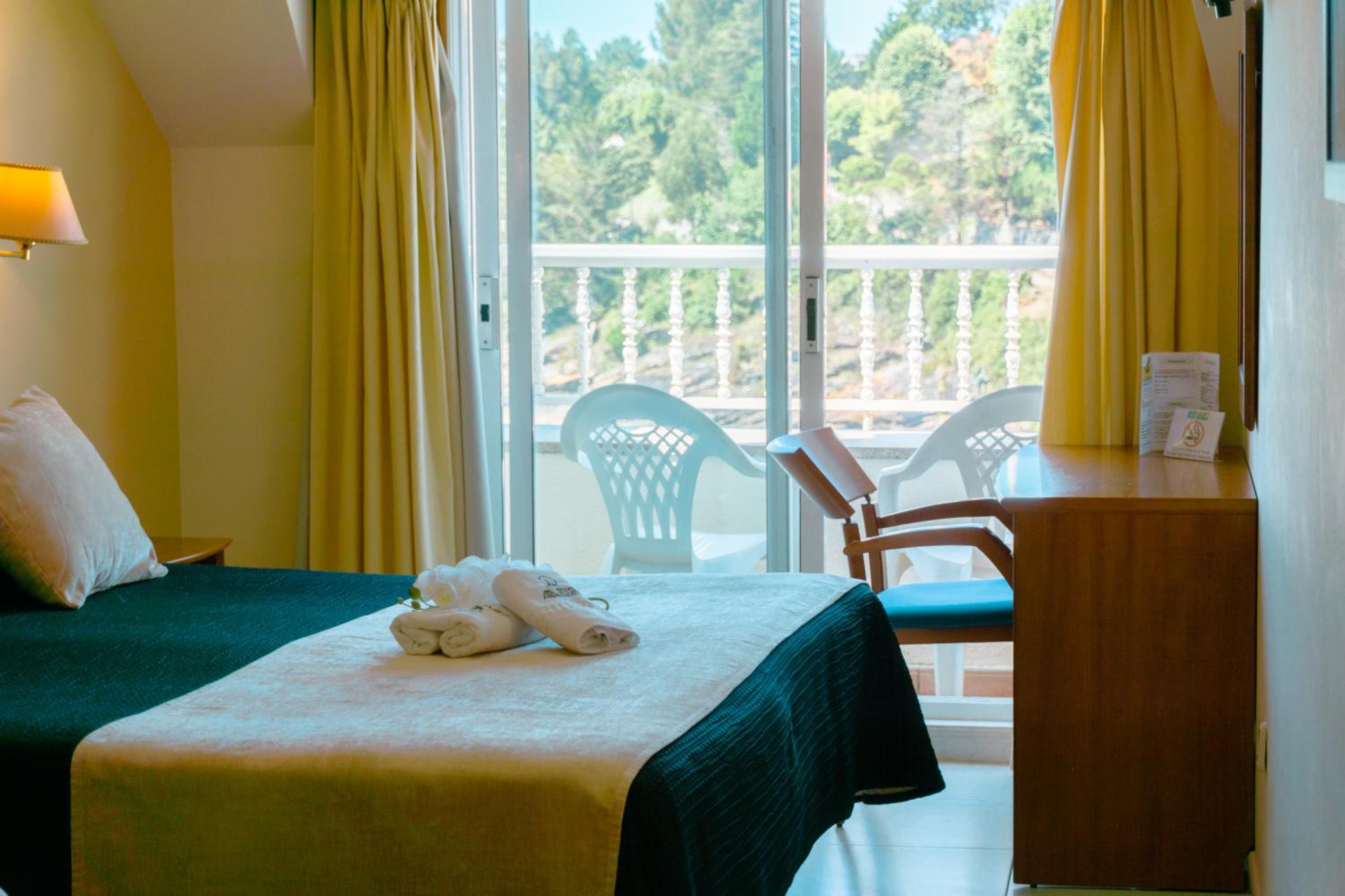 Double or Twin Room with Sea View photo 3