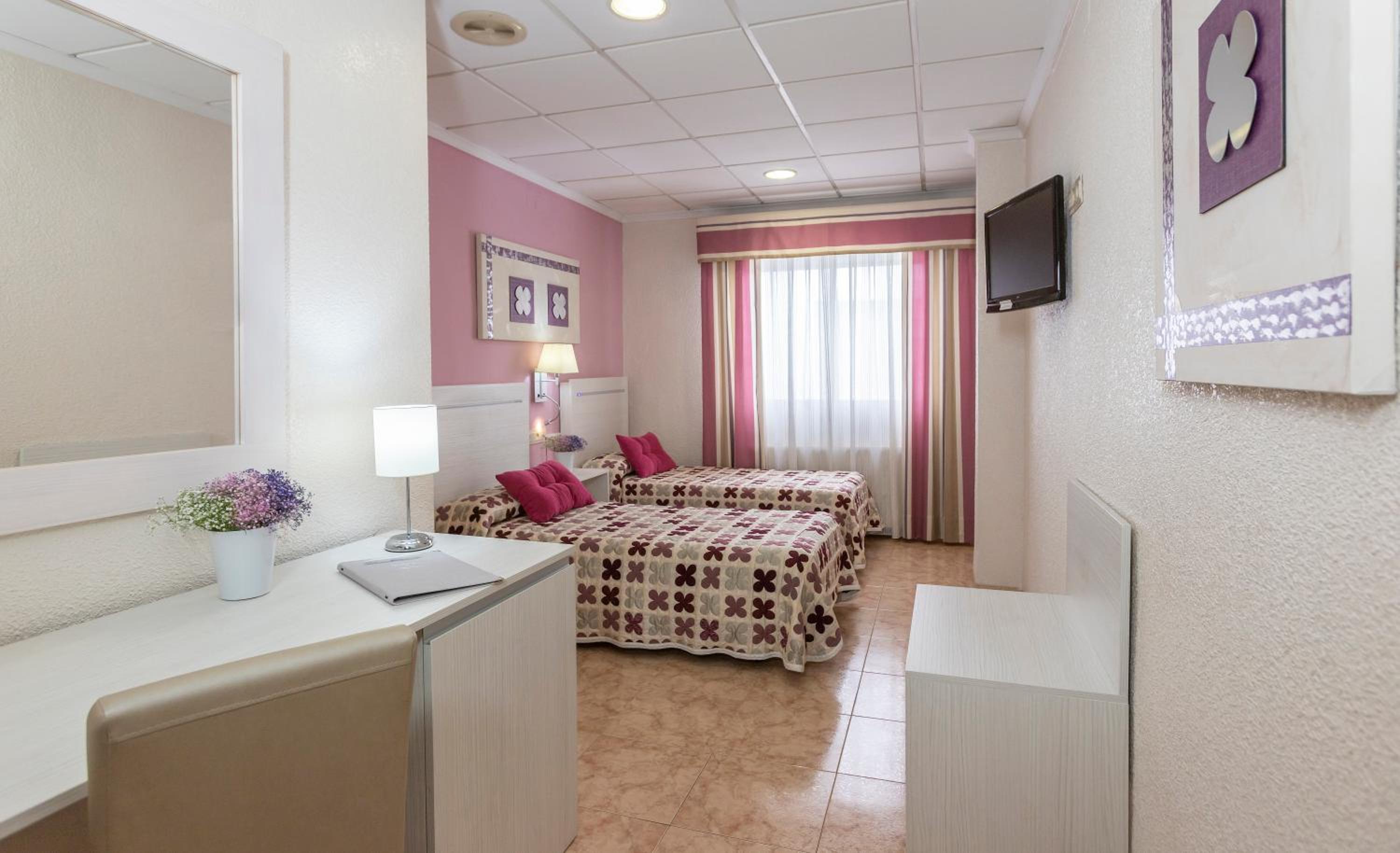 Superior Twin Room - Photo 1