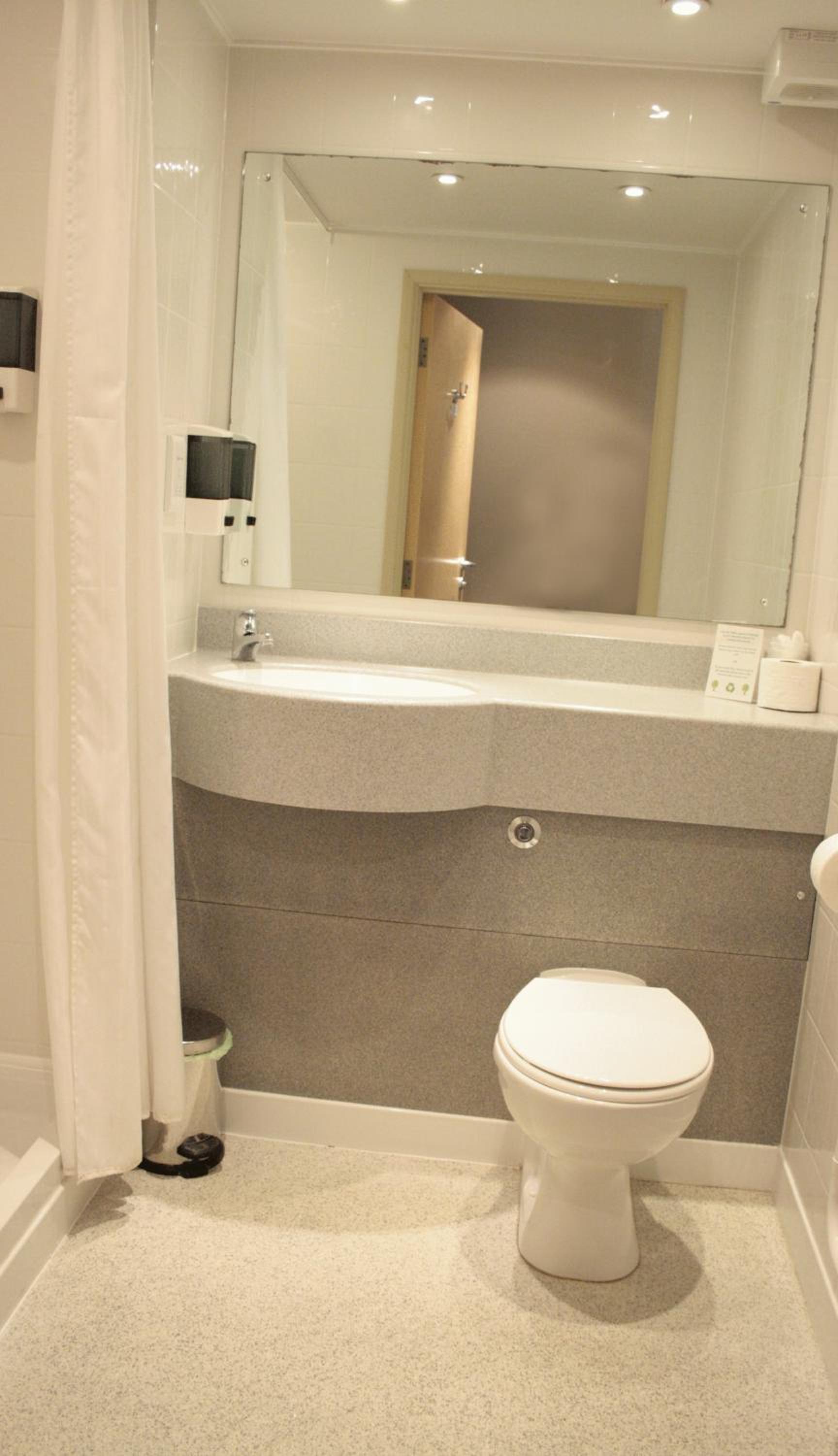 Standard Twin Room - Photo 3