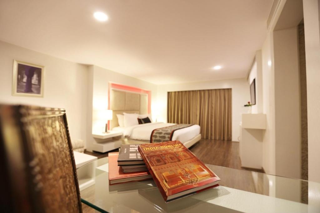 Deluxe Room: Enjoy Happy Hours with 1+1 offer on Alcoholic Beverages (11am - 11pm), 20% off on Food & Beverage services, Early Check-In and Late Checkout upto 3 hrs (SAV)