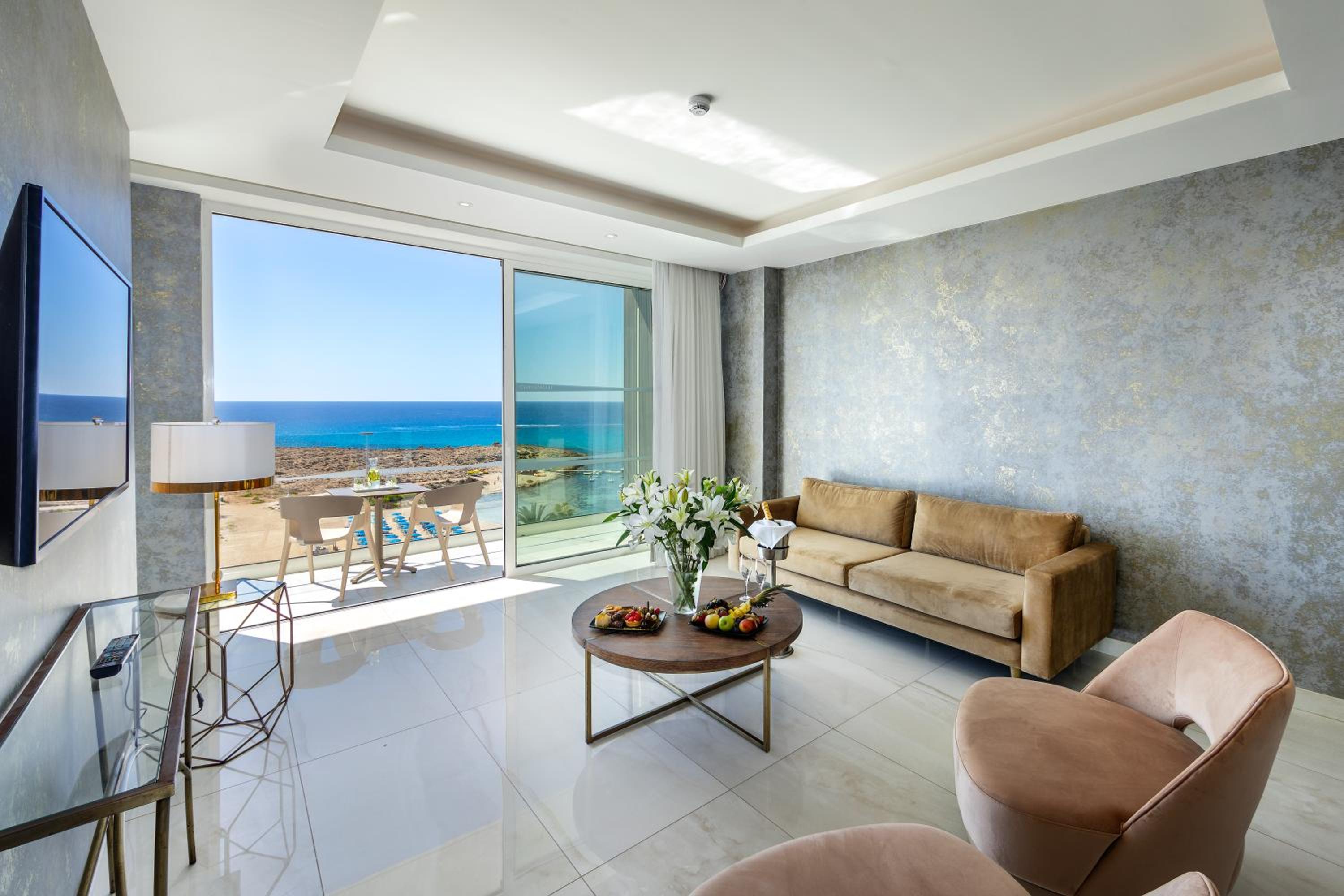 Suite Front Sea View