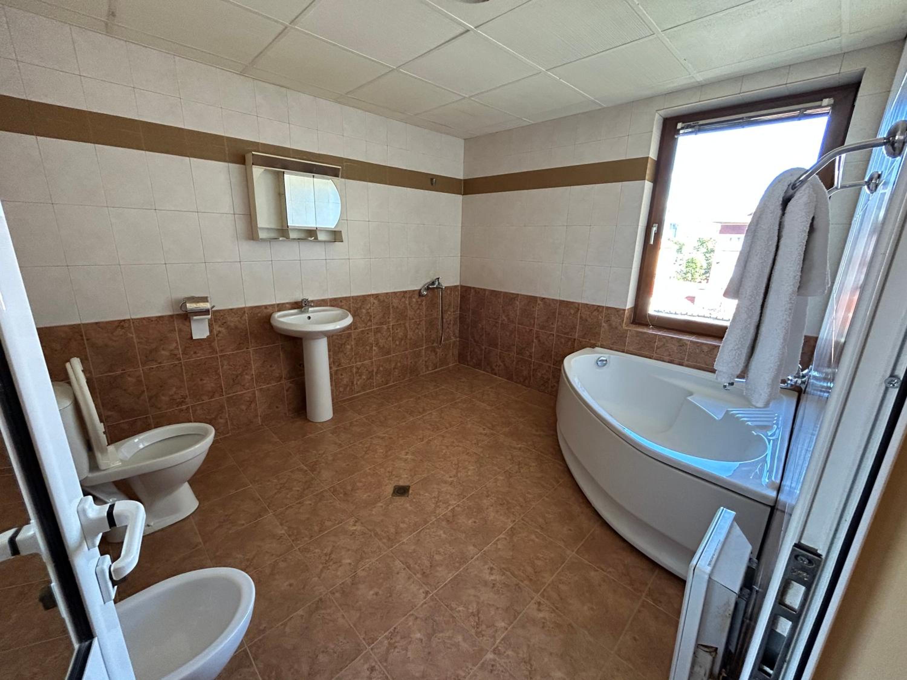 Deluxe Double Room with Bath photo 2
