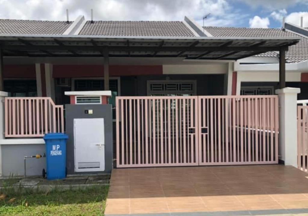 Three-Bedroom House photo 1