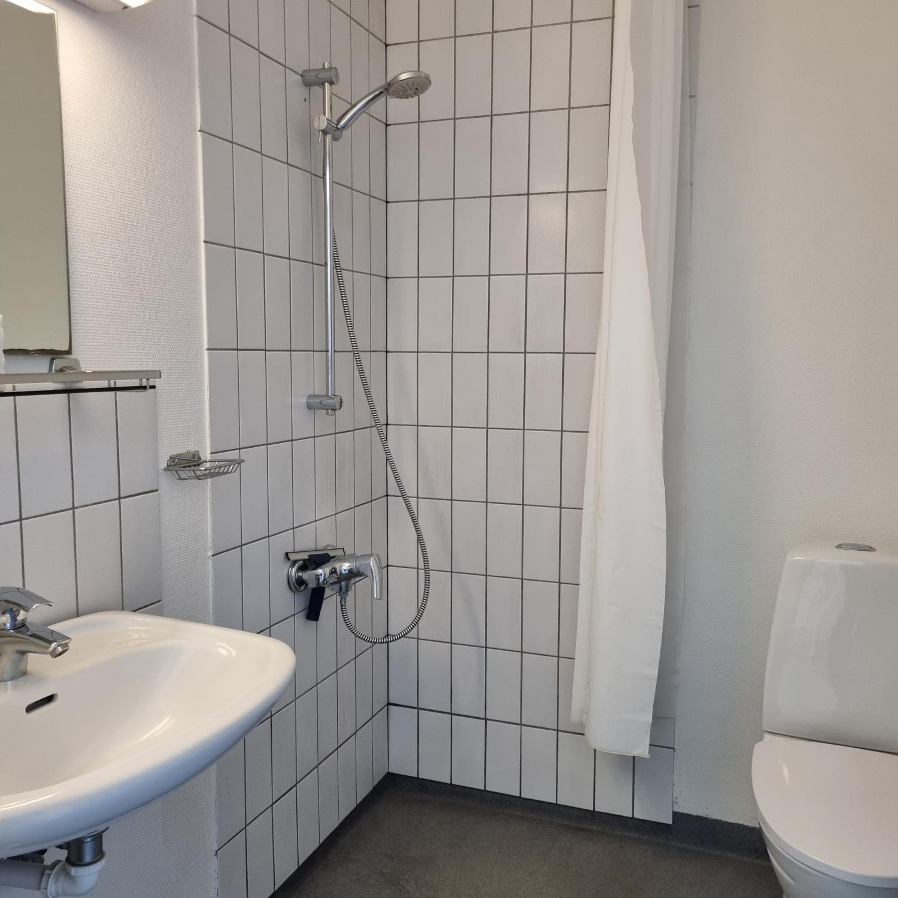 Deluxe Double Room with Private Bathroom - Photo 3
