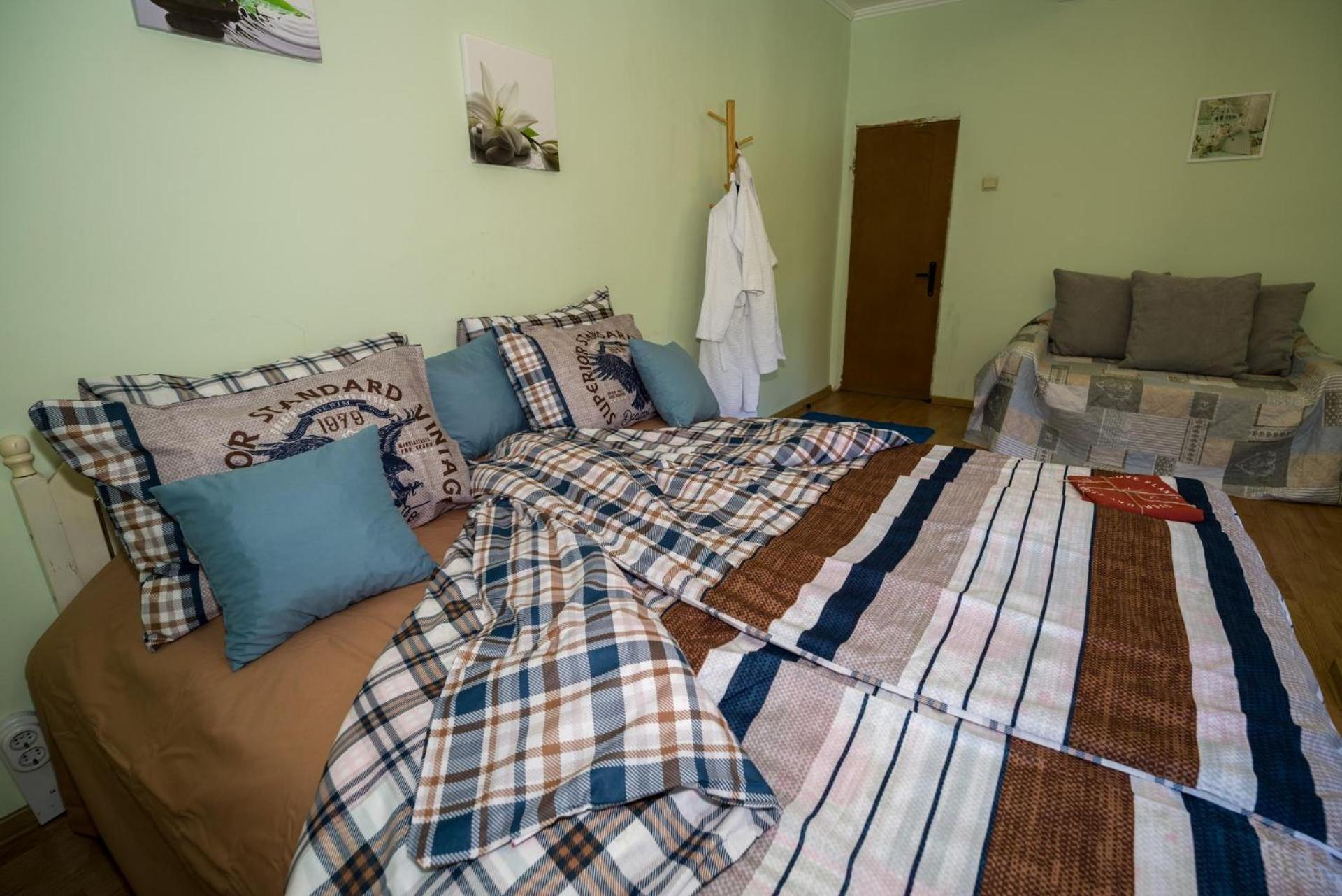 Deluxe Double Room with Balcony - Photo 10