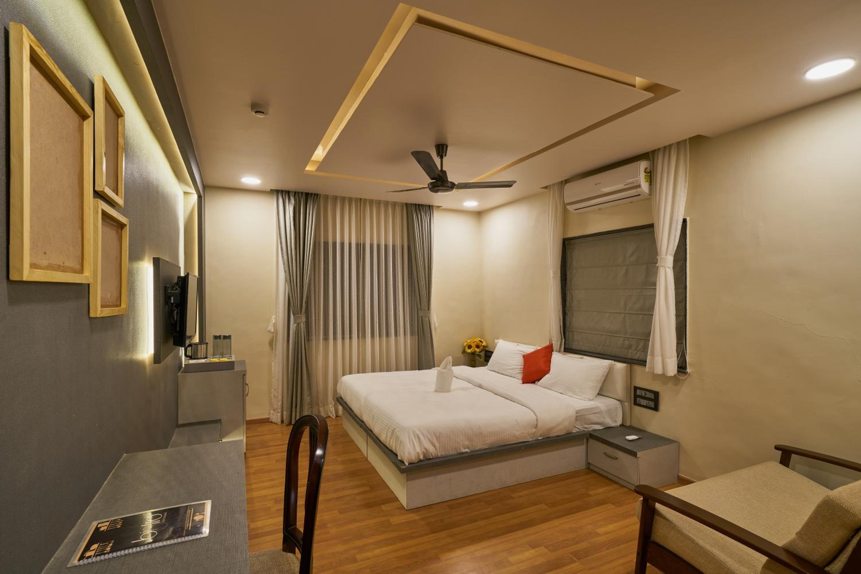Premium Room - Photo 12