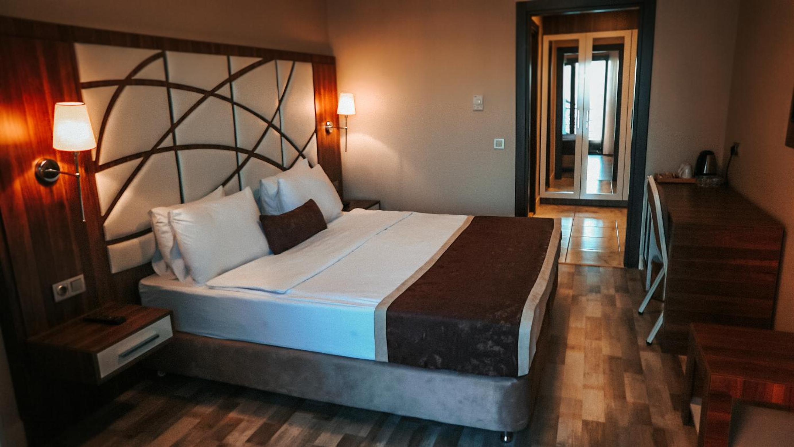 King Room with Balcony photo 1
