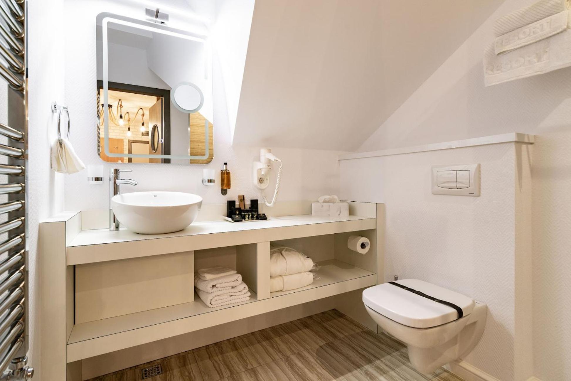Amyntas Standard Double Room - Photo 6