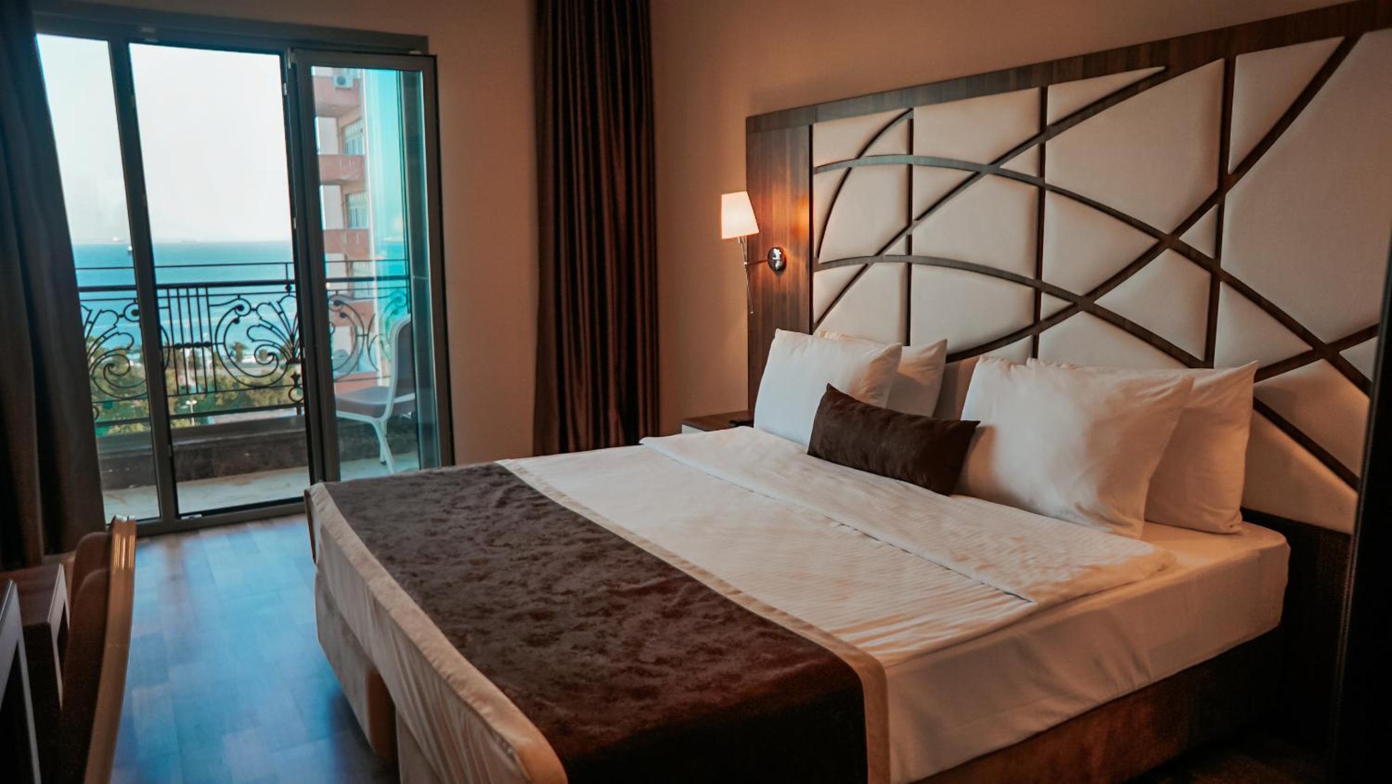 Deluxe Double Room with Balcony and Sea View photo 3