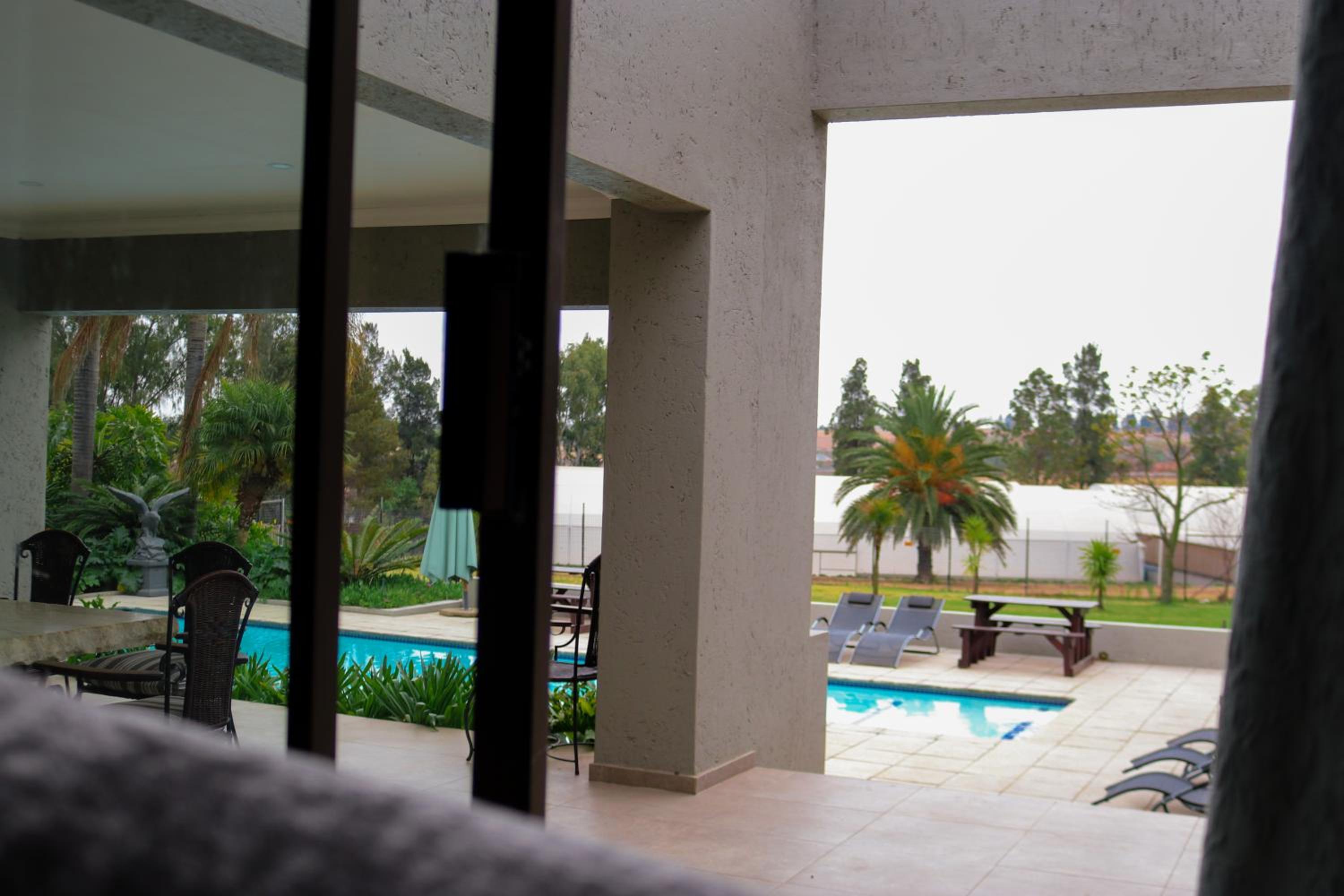 Suite - Photo 3