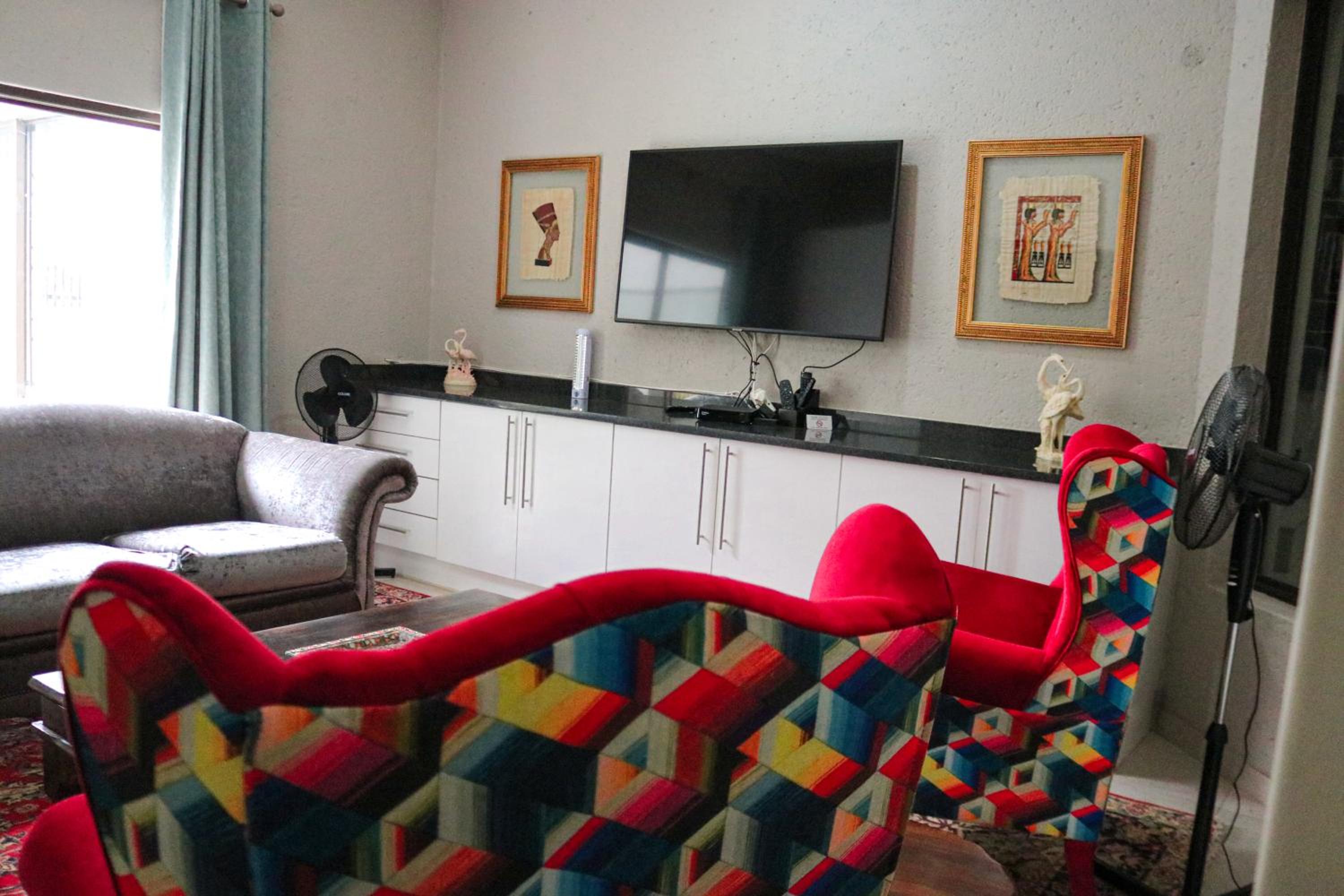 Suite - Photo 1