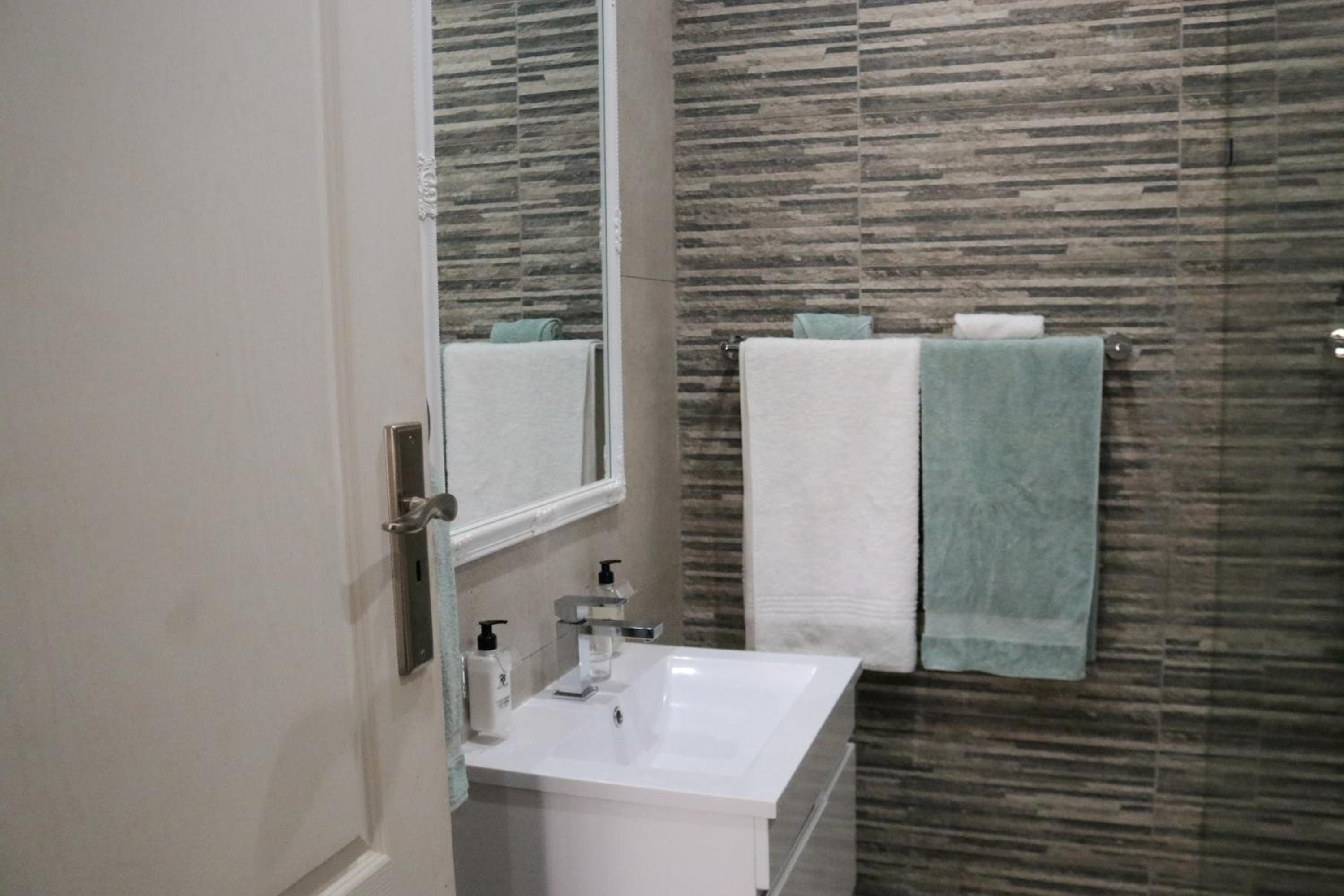 Suite - Photo 2