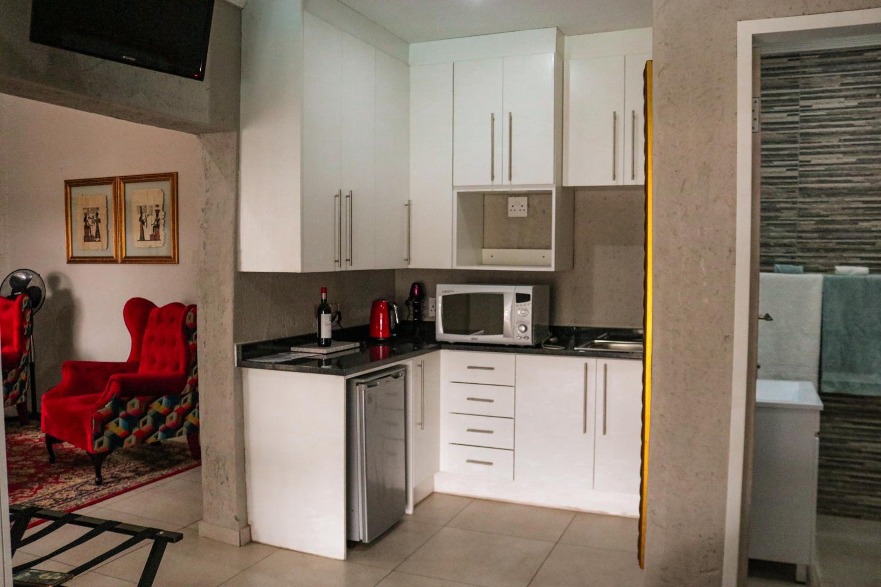 Suite - Photo 5