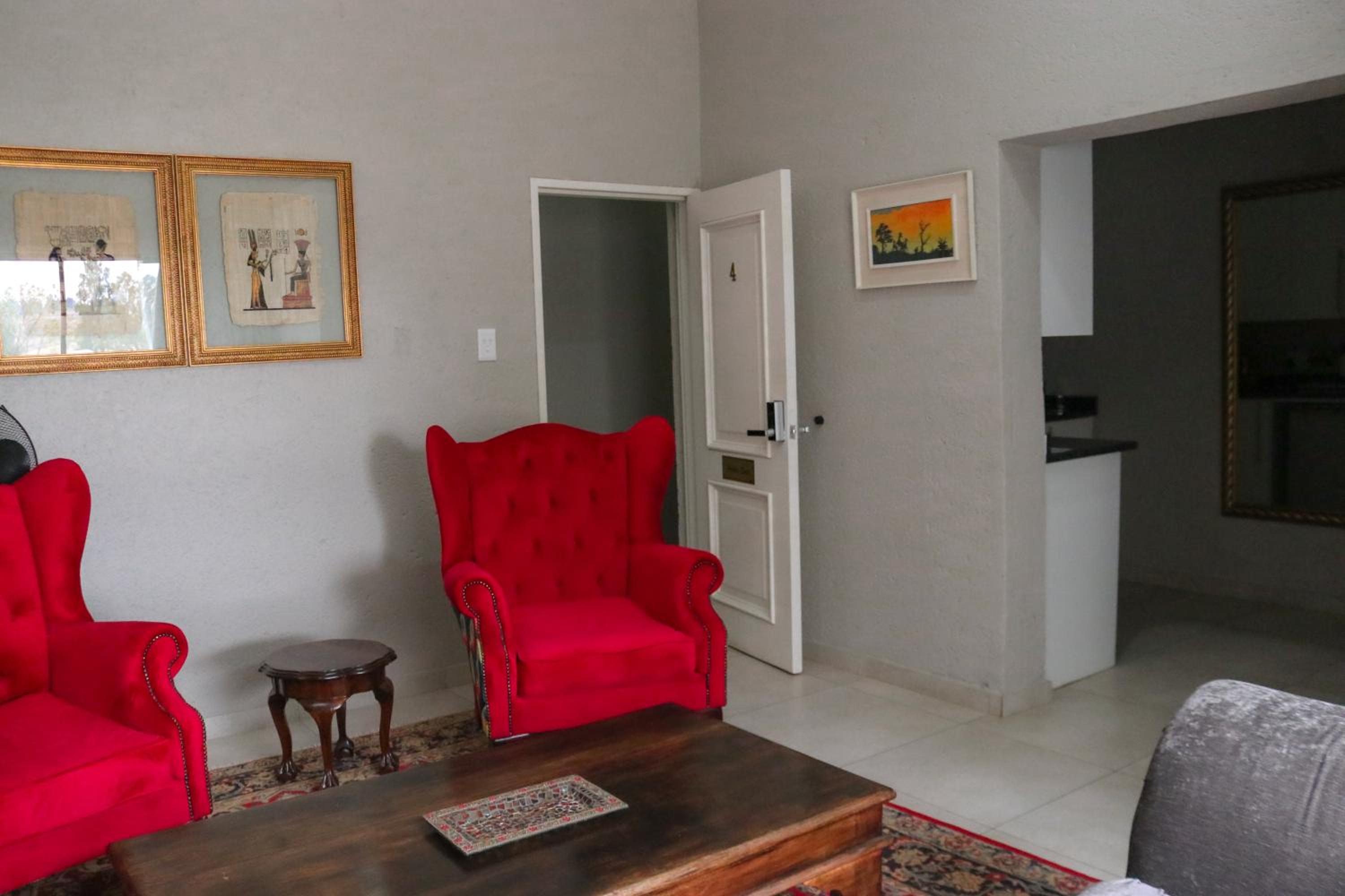 Suite - Photo 7