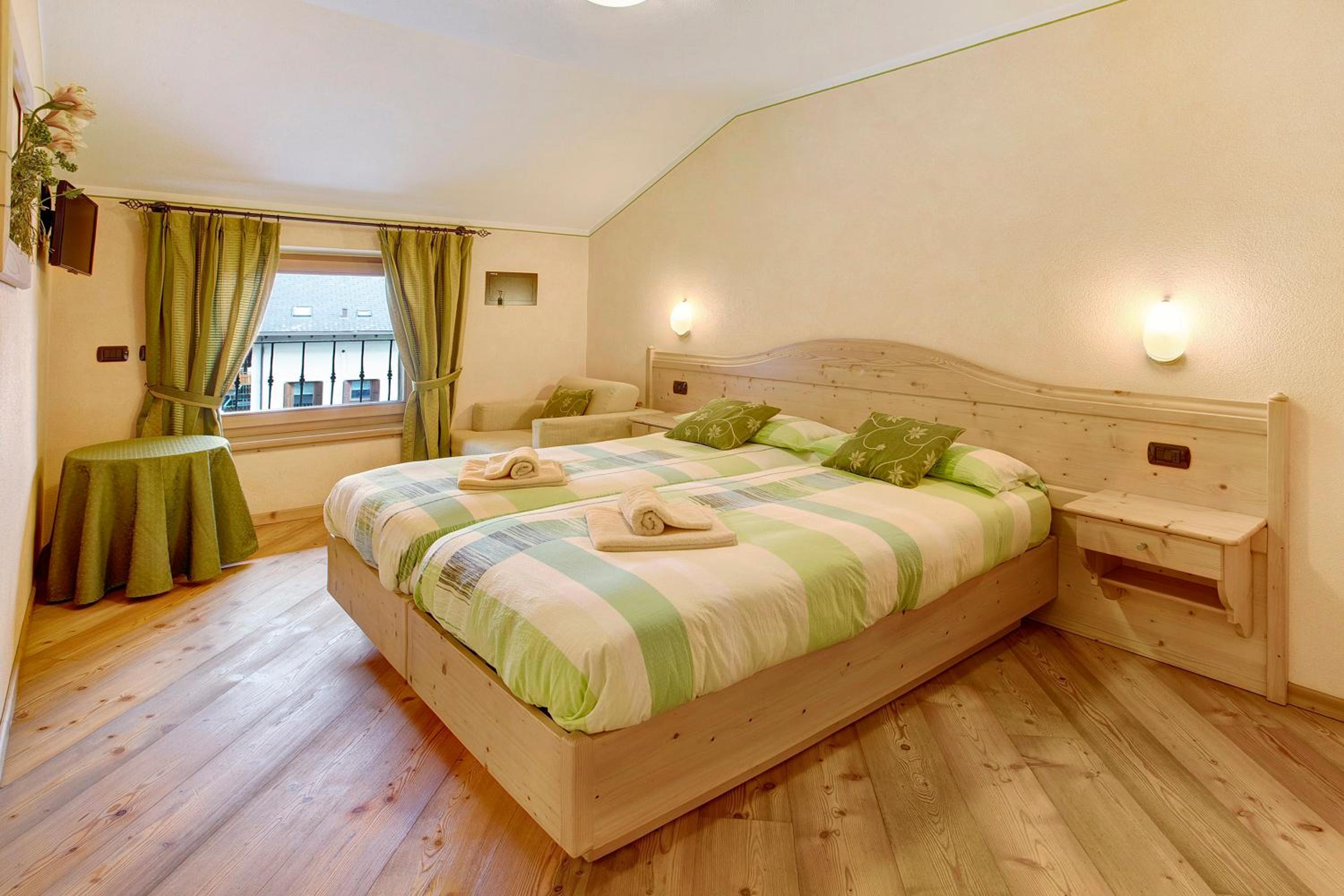 Two-Bedroom Deluxe Apartment with Garden View