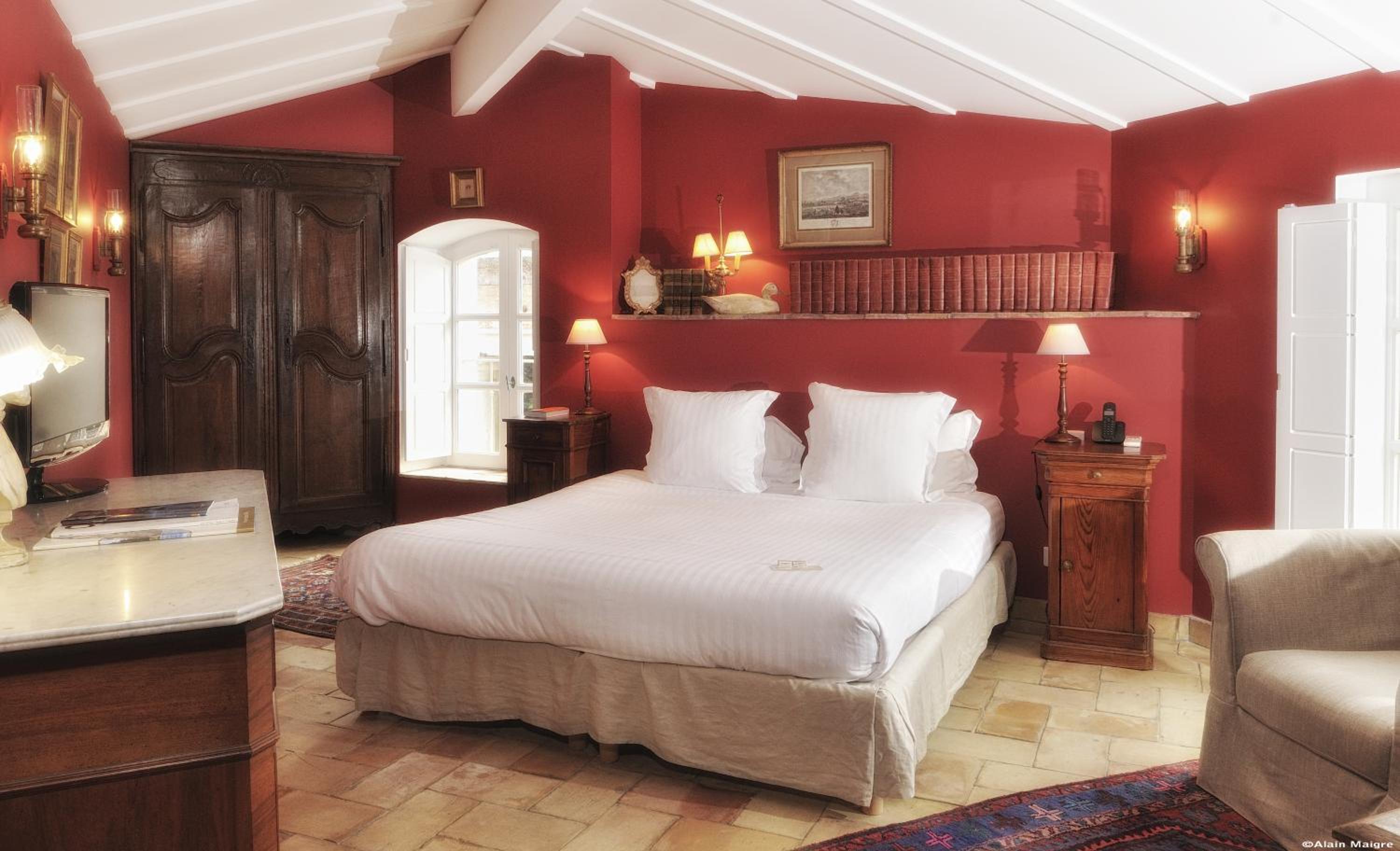 Suite - Main Building - Photo 3