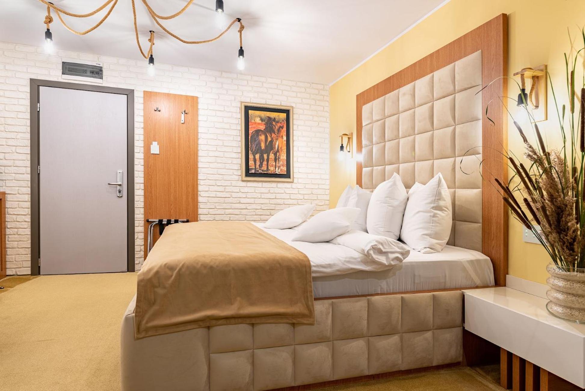 Amyntas Deluxe Room with balcony and marina view - Photo 10