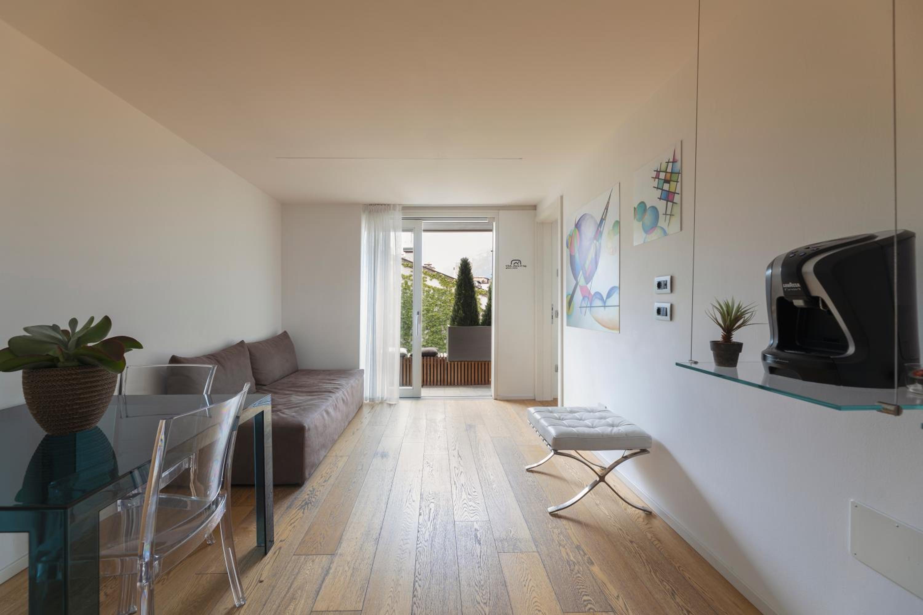 Suite with Balcony - Photo 20
