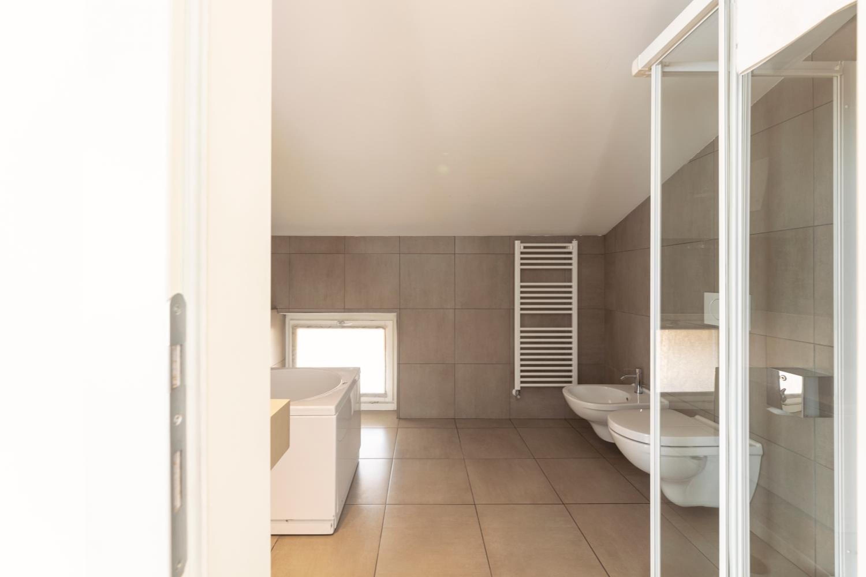 Suite with Balcony - Photo 2