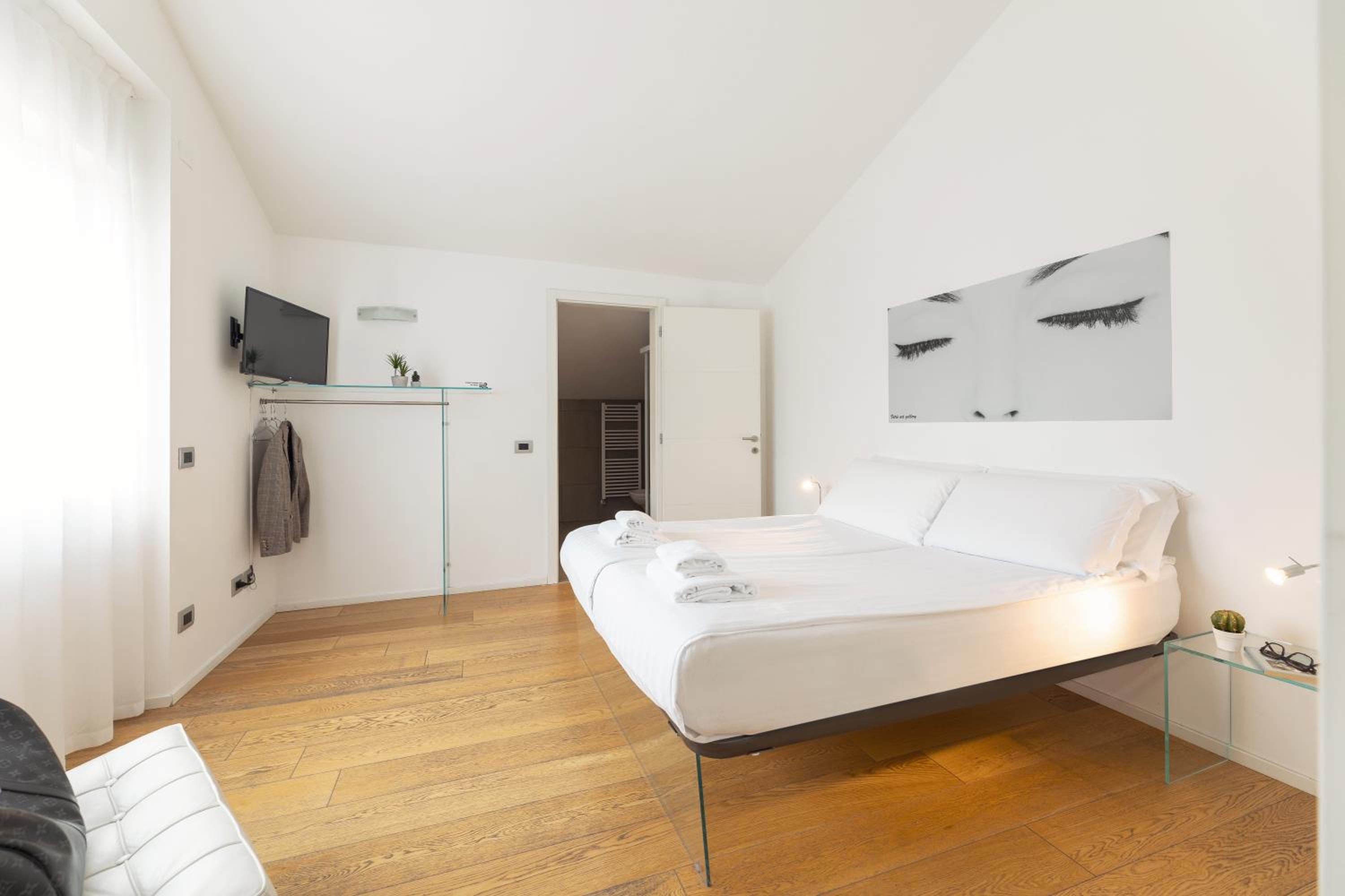 Suite with Balcony - Photo 3
