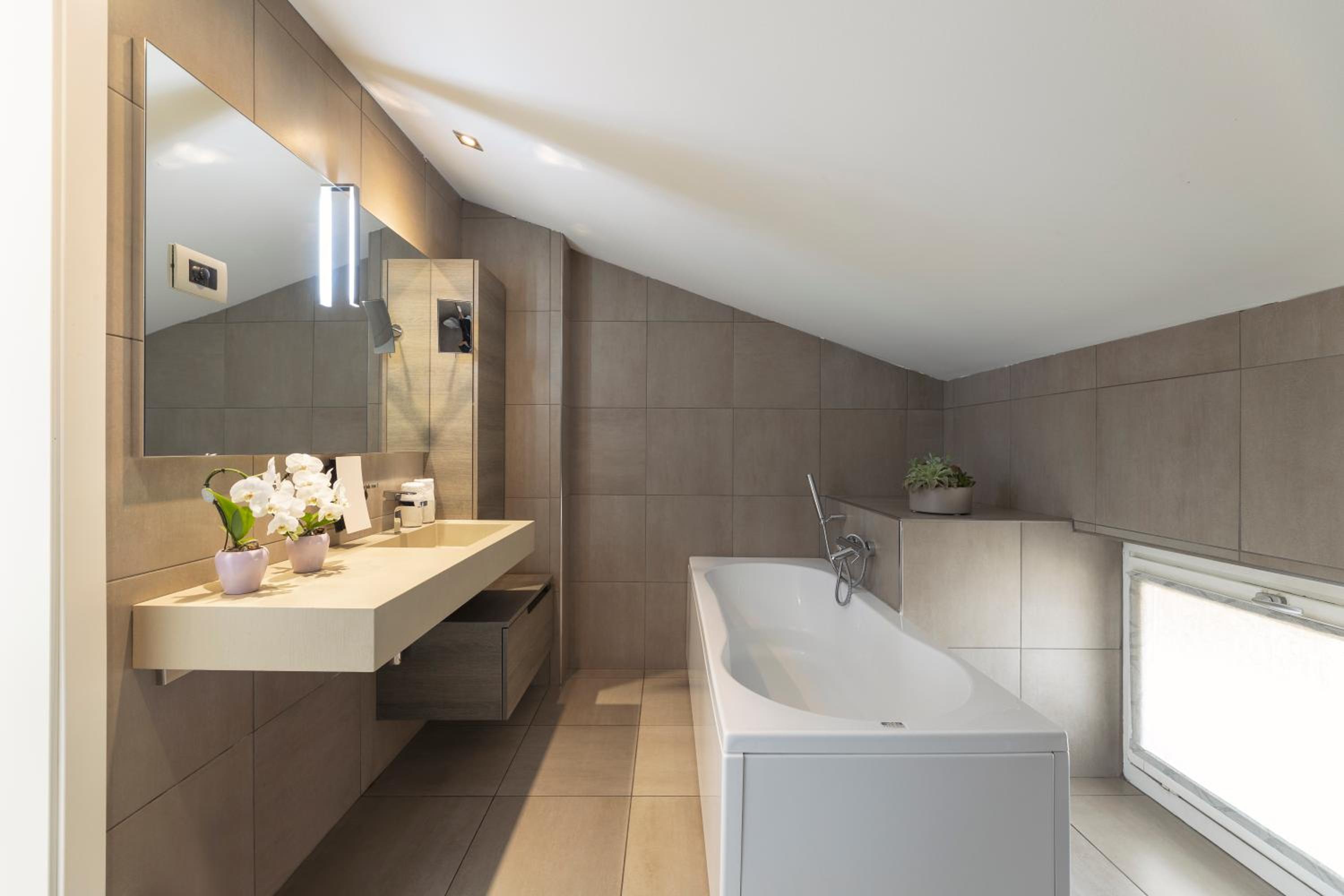 Suite with Balcony - Photo 4