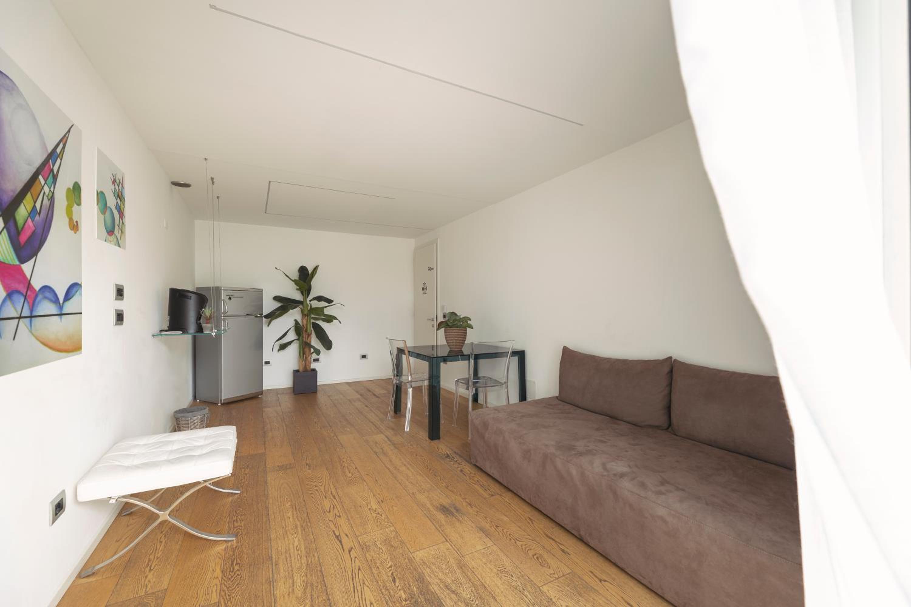 Suite with Balcony - Photo 5